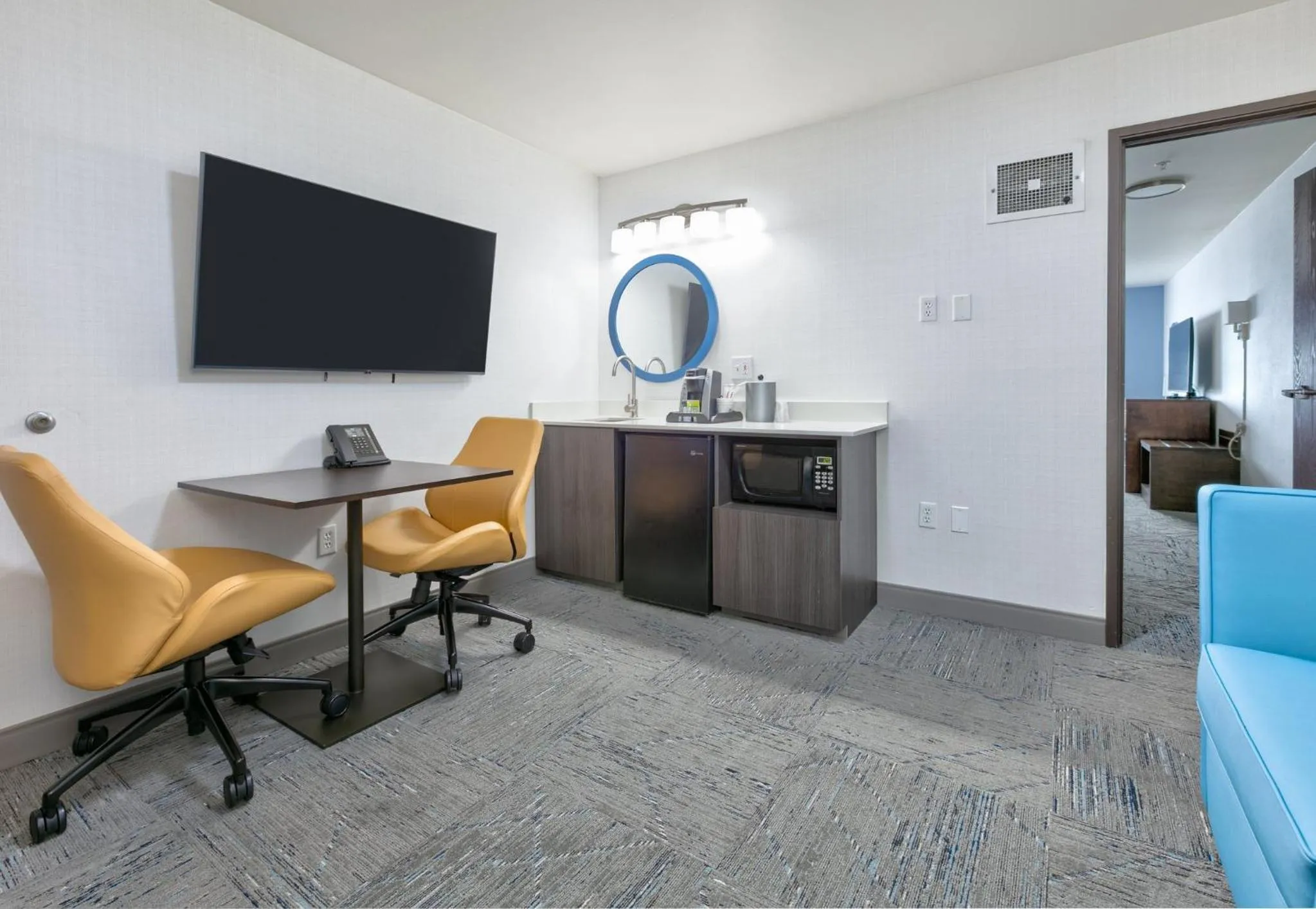 One-Bedroom King Suite - Mobility Access in Holiday Inn Express Spokane-Valley by IHG