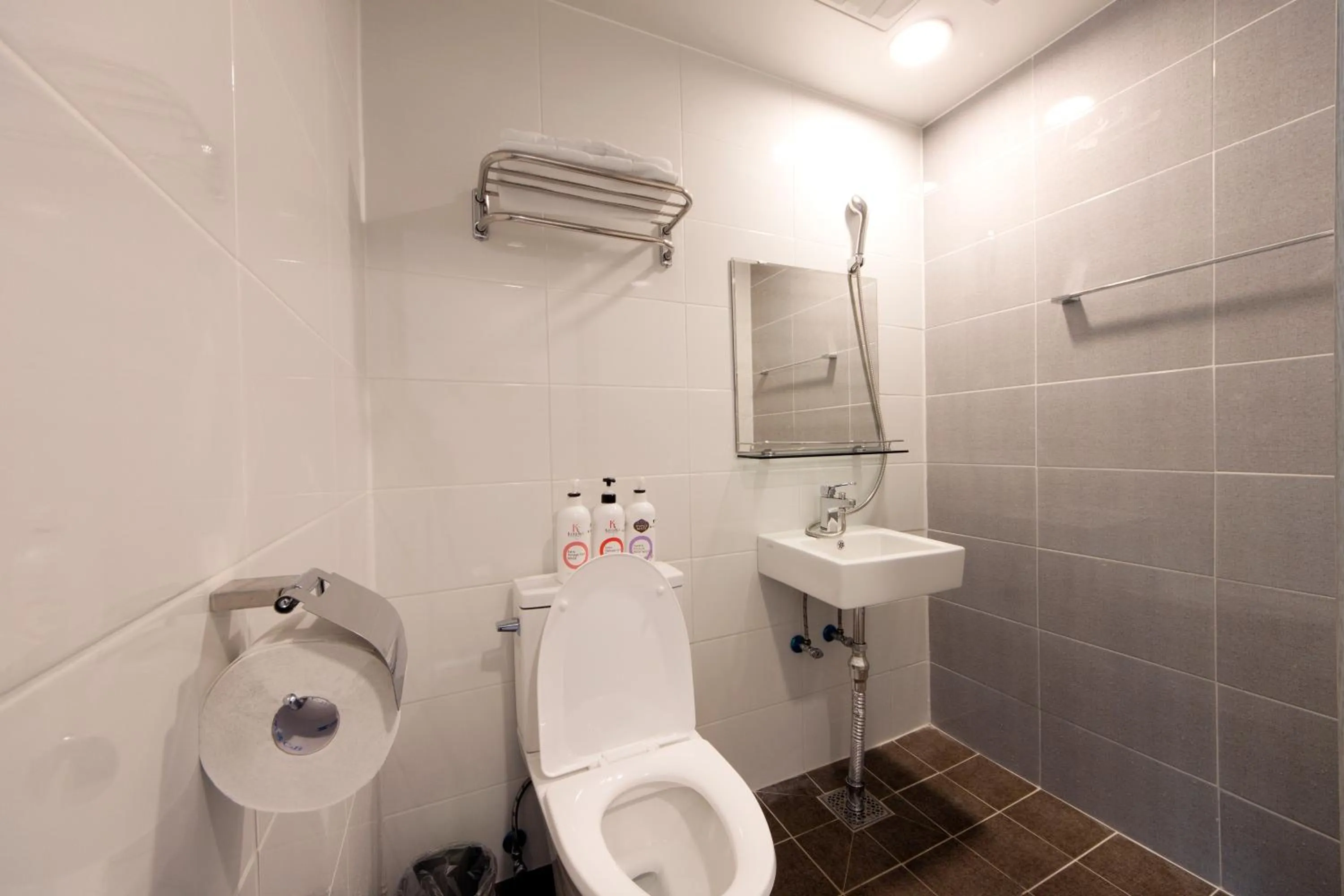 Economy Twin Room - single occupancy in K-Grand Hotel Seoul