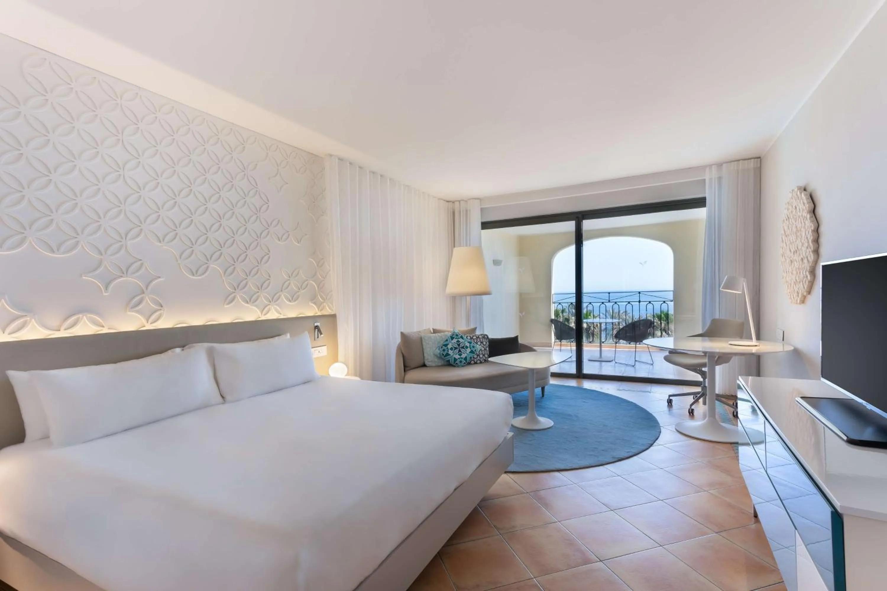 Deluxe King Room with Sea View in Hilton Malta