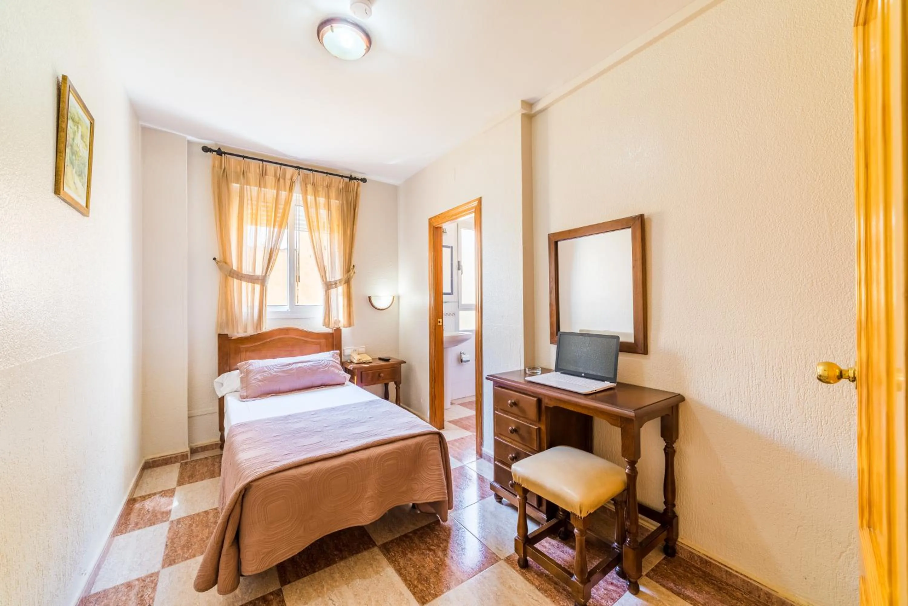 Single Room in Hotel Sevilla
