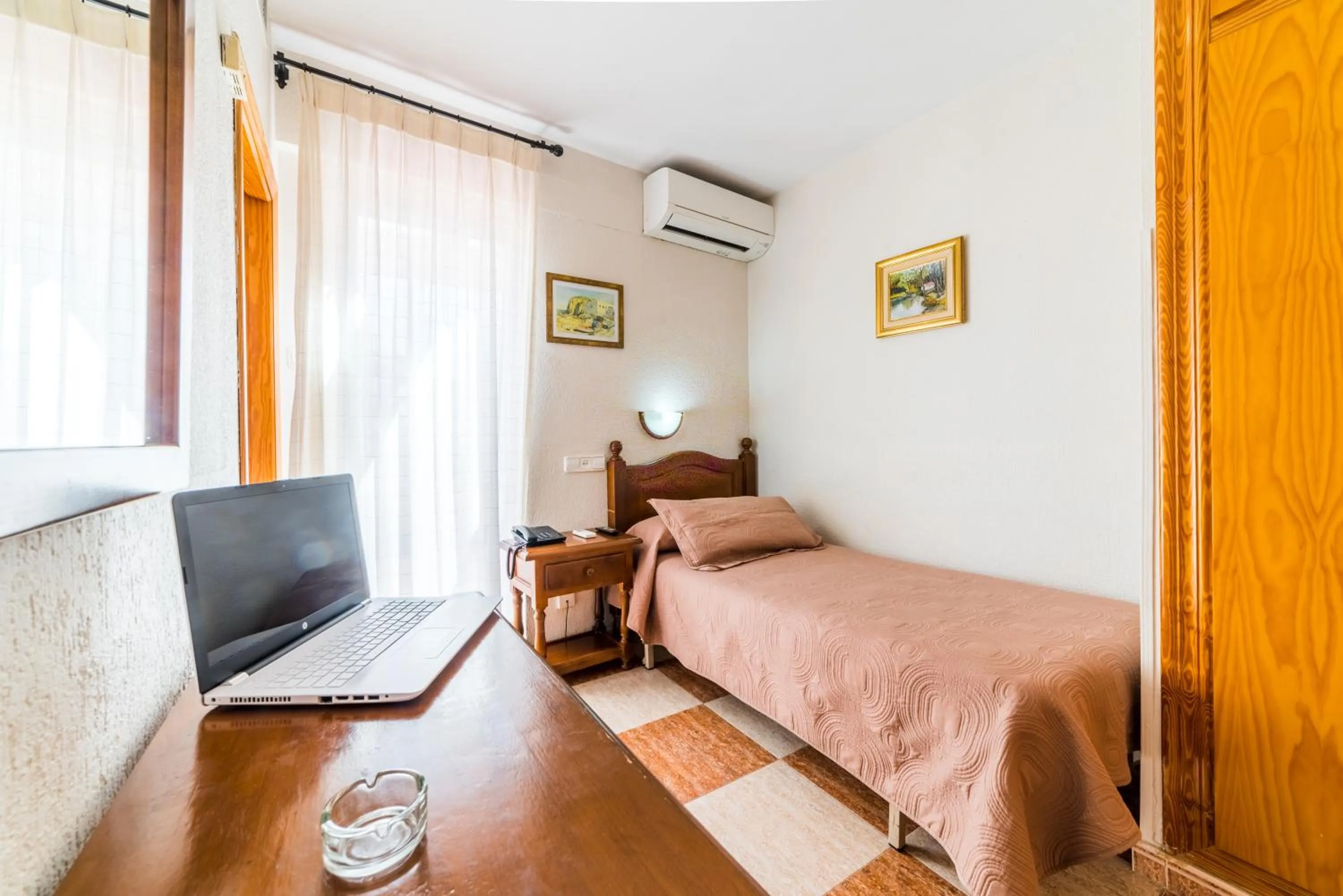 Single Room with Balcony in Hotel Sevilla