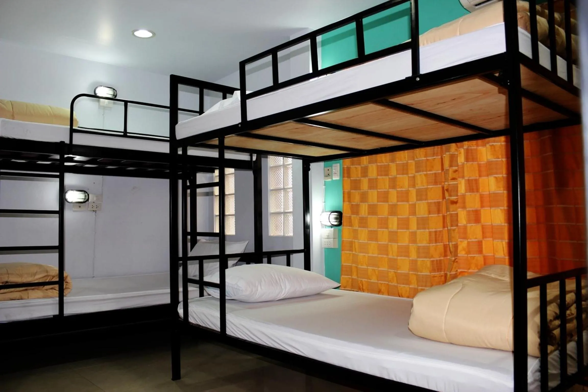 Bed in 8-Bed Mixed Dormitory Room in Home Base Hostel