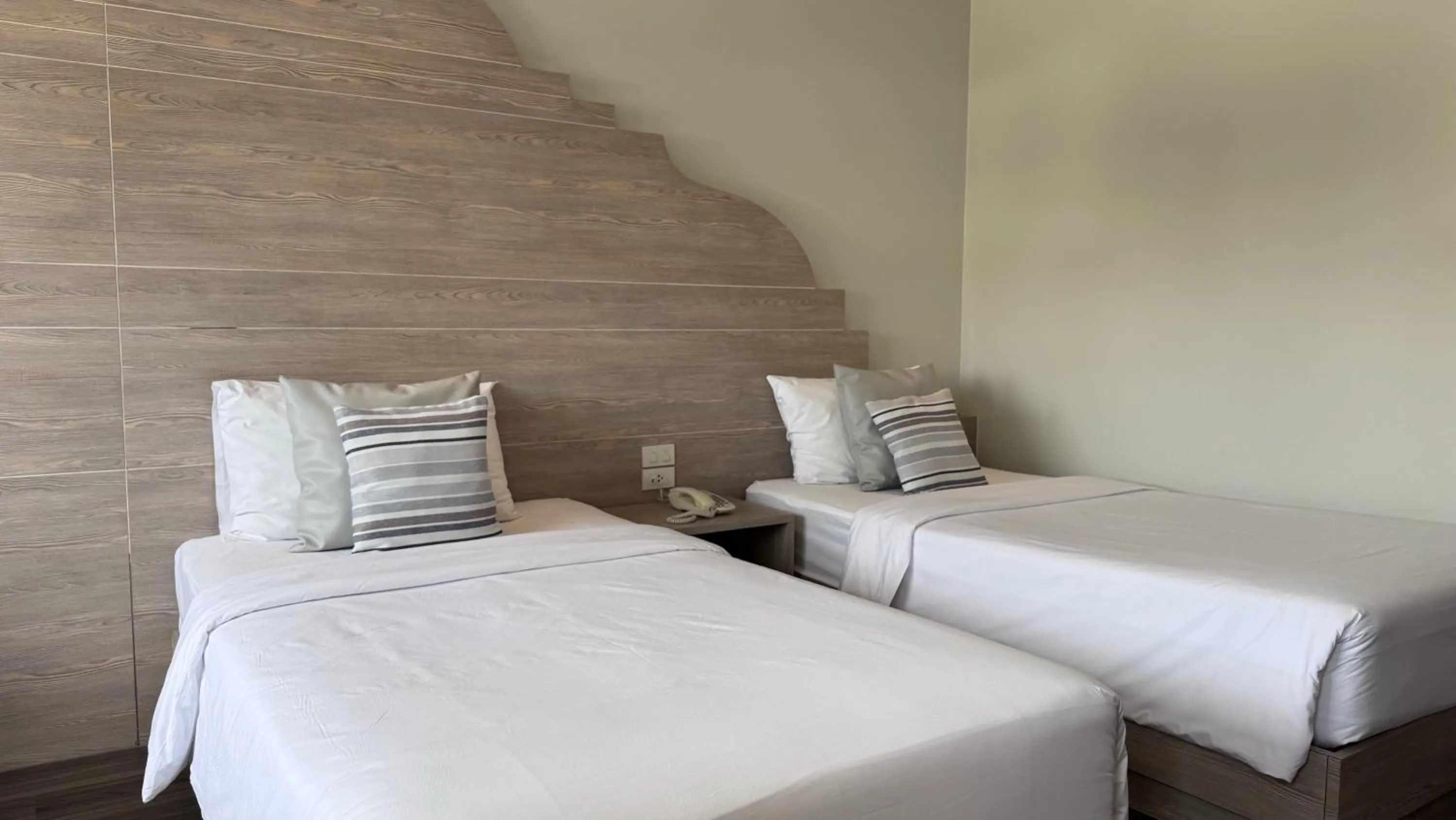 Standard Twin Room in Methavalai Residence Hotel