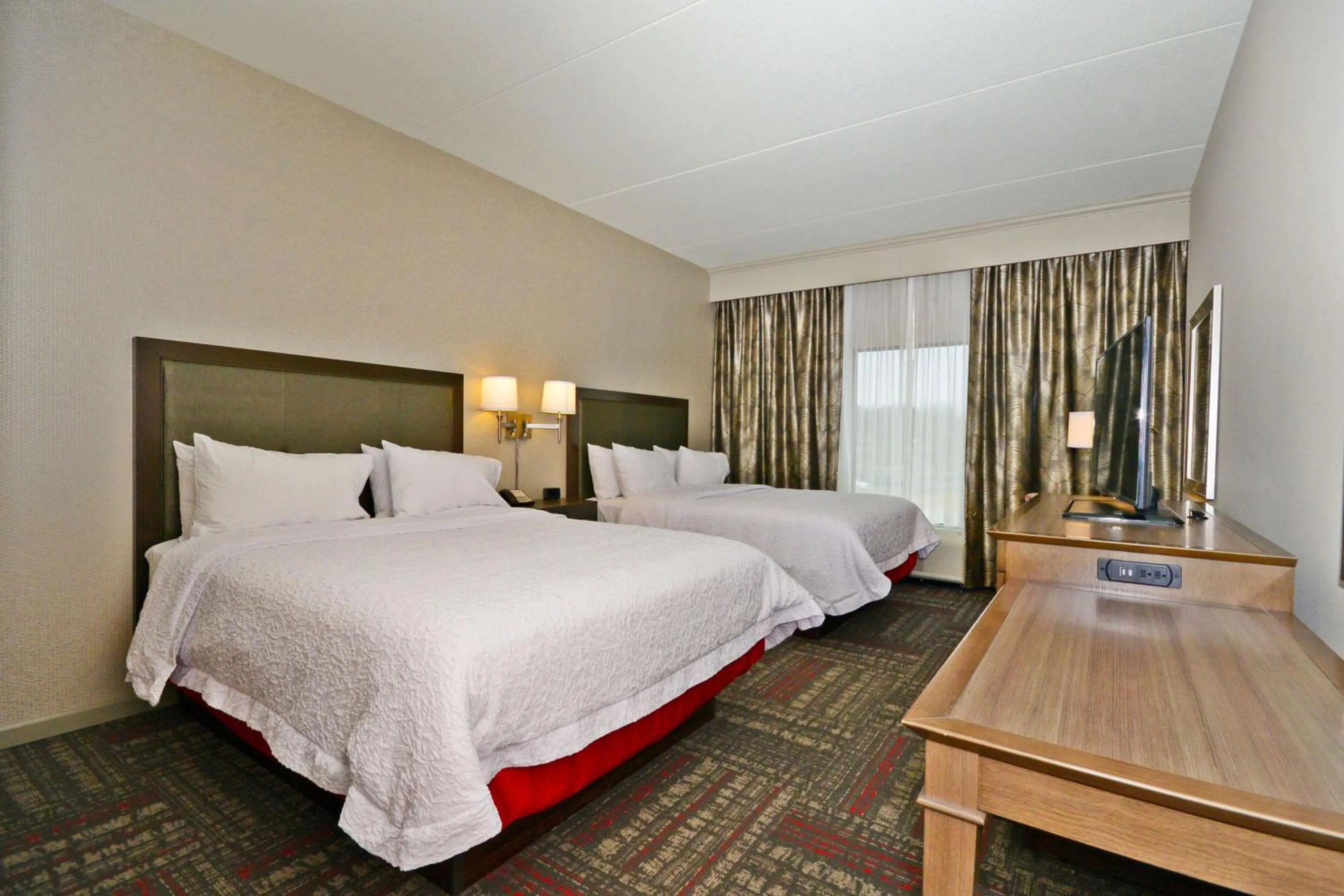 Queen Room with Two Queen Beds and Roll-In Shower - Mobility and Hearing Access/Non-Smoking in Hampton Inn Pulaski, TN