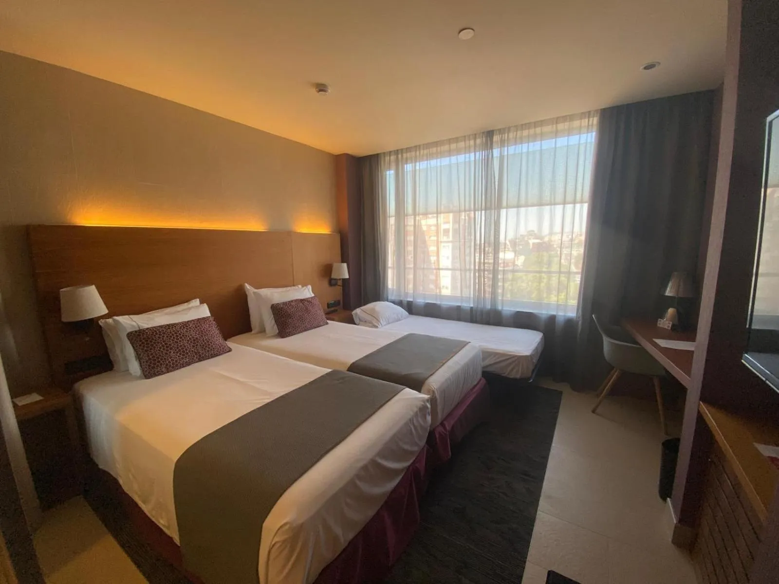 Double Room with Extra Bed in Hotel Badalona Tower