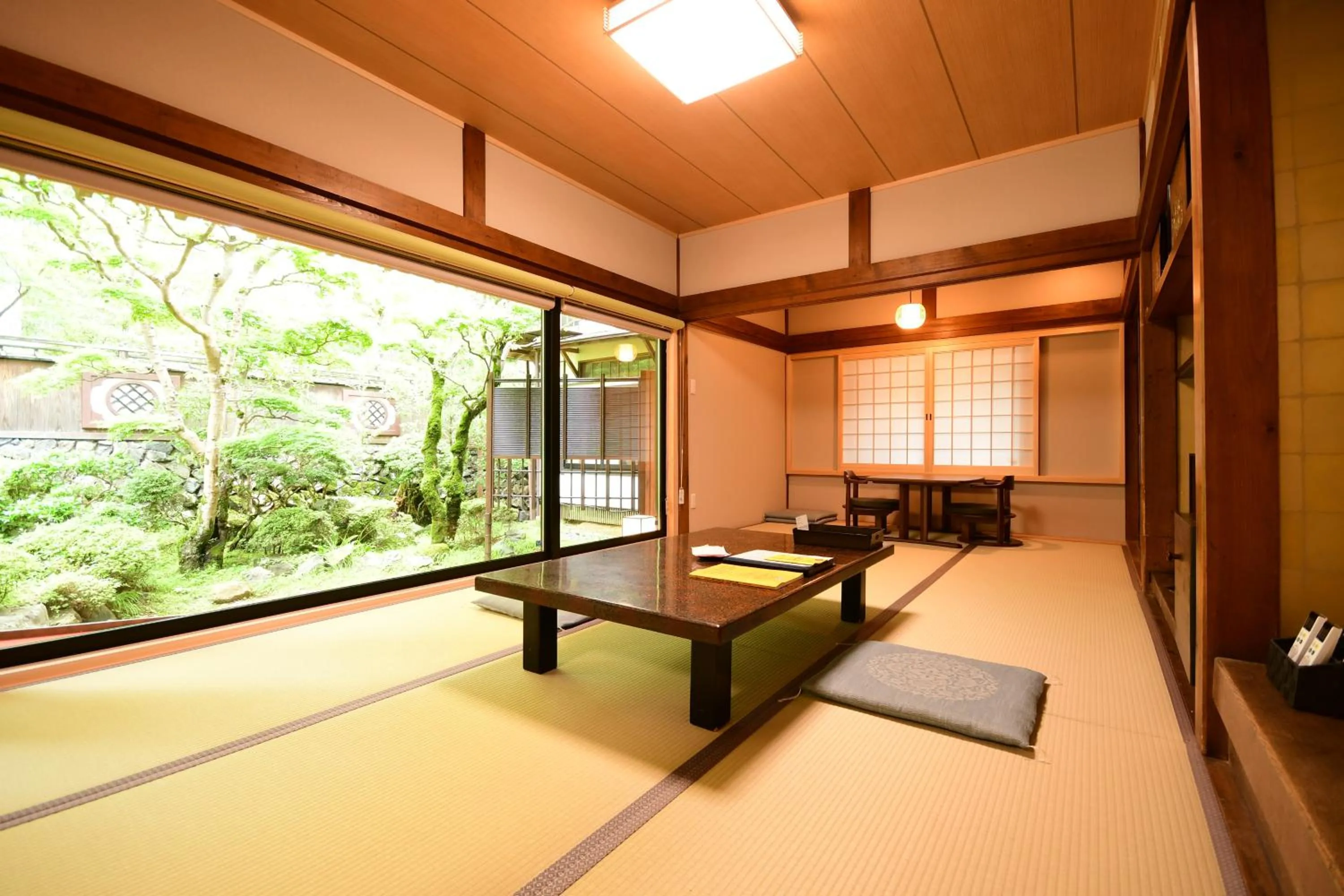 Suite with Garden View in Koyasan Shukubo Jokiin