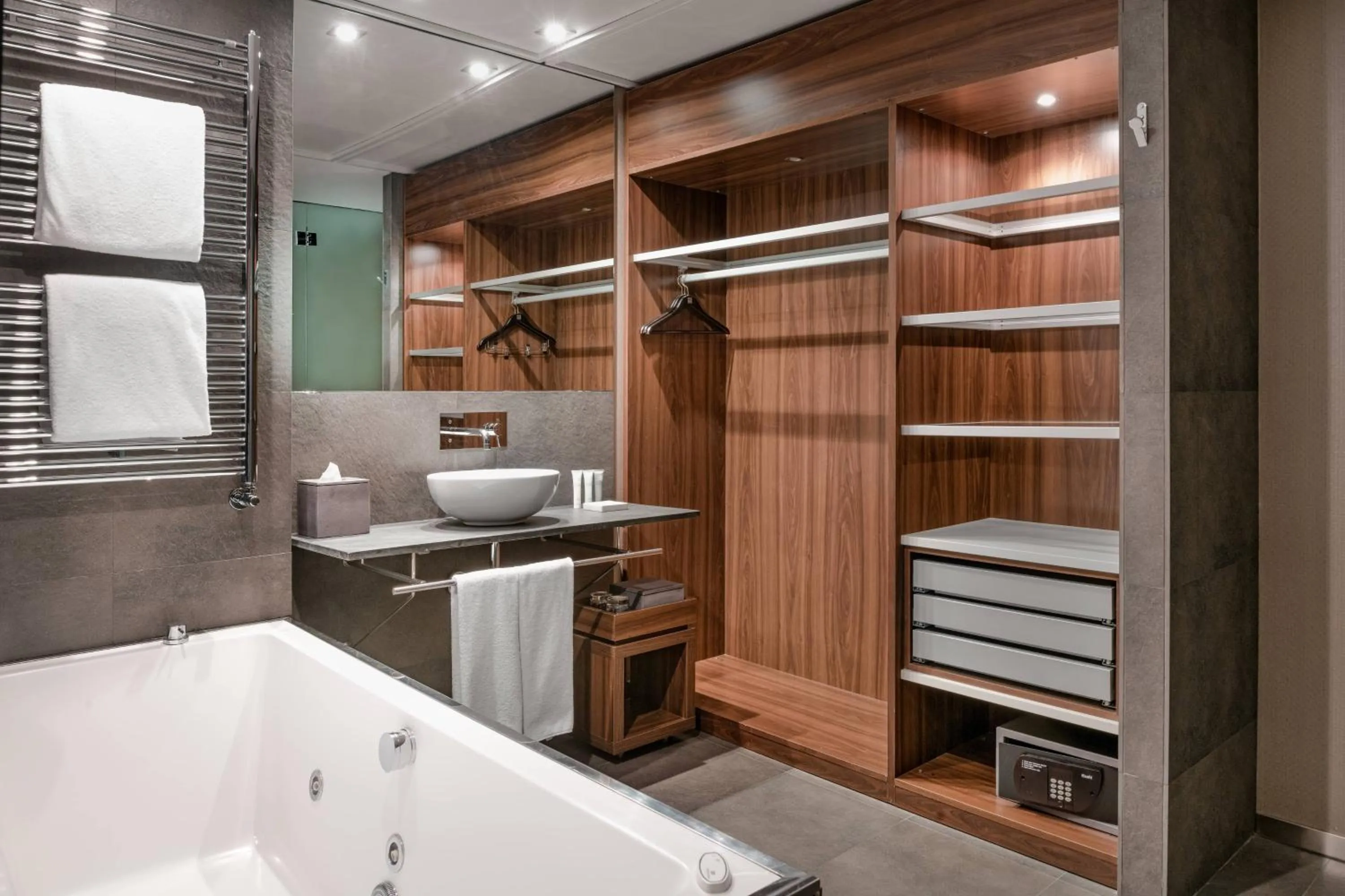 Family Room in Hotel AC Baqueira Ski Resort, Autograph Collection