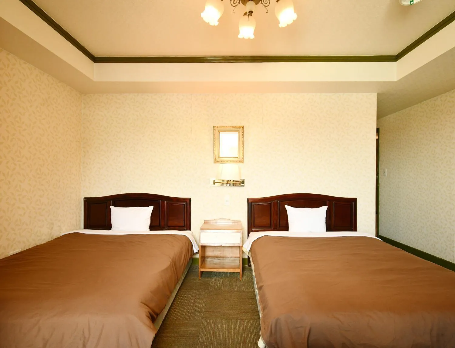 Twin Room in Sunrise Hotel Okinawa-どこか懐かしいレトロ宿軽朝食付