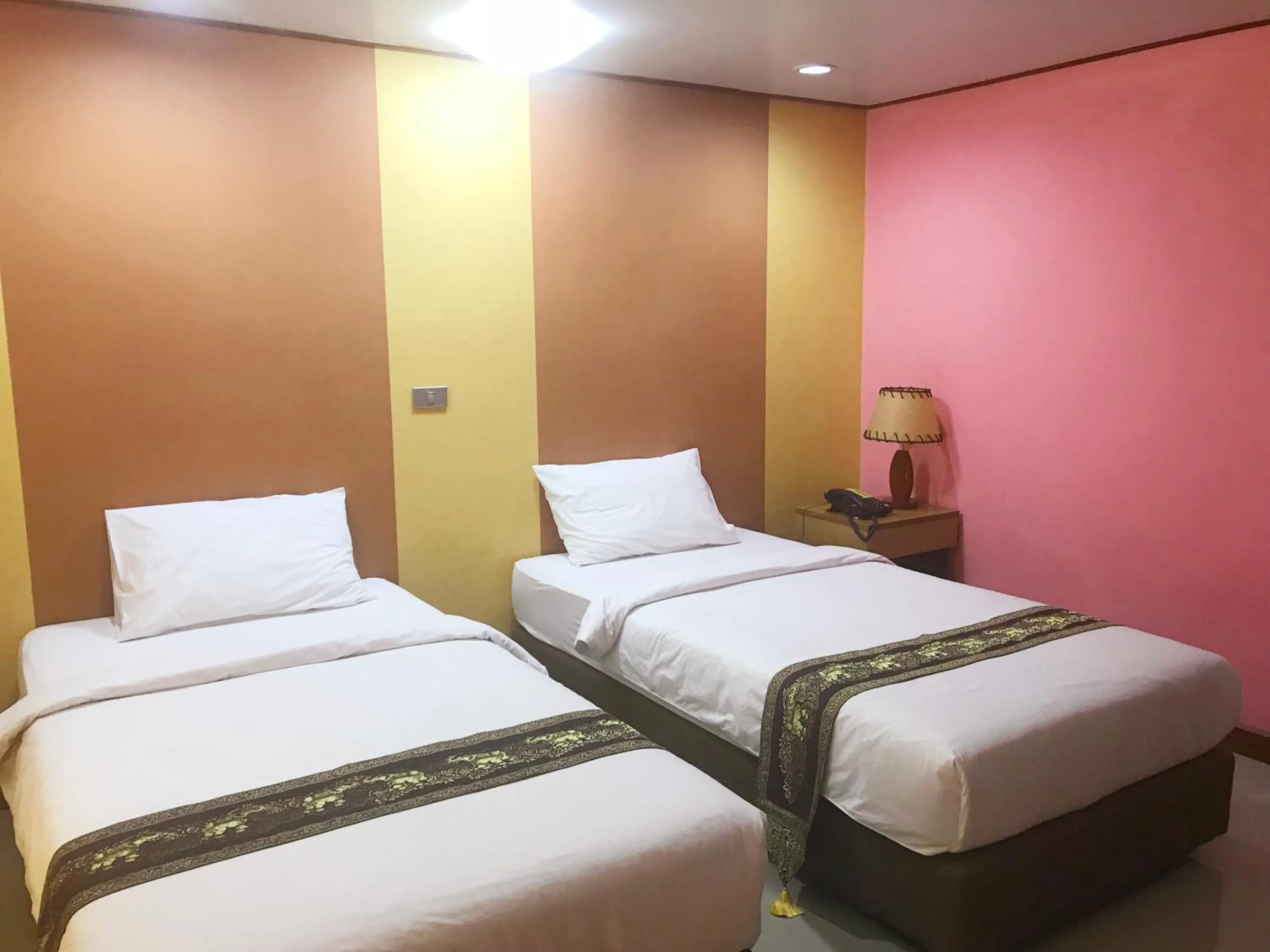 Superior Twin Room in Toh Buk Seng Ayutthaya Hotel