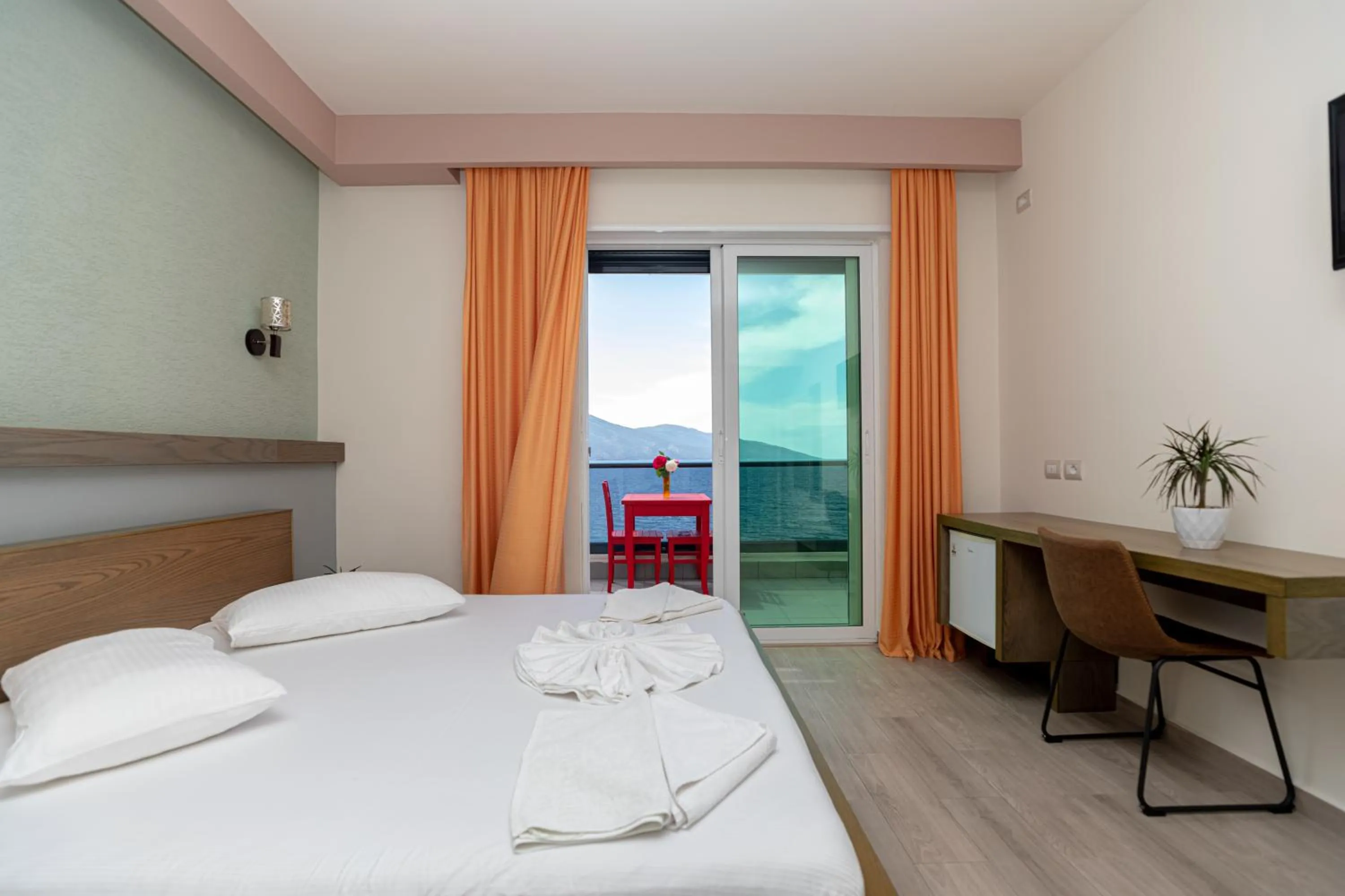 Triple Room with Sea View and Balcony in Hotel Picasso