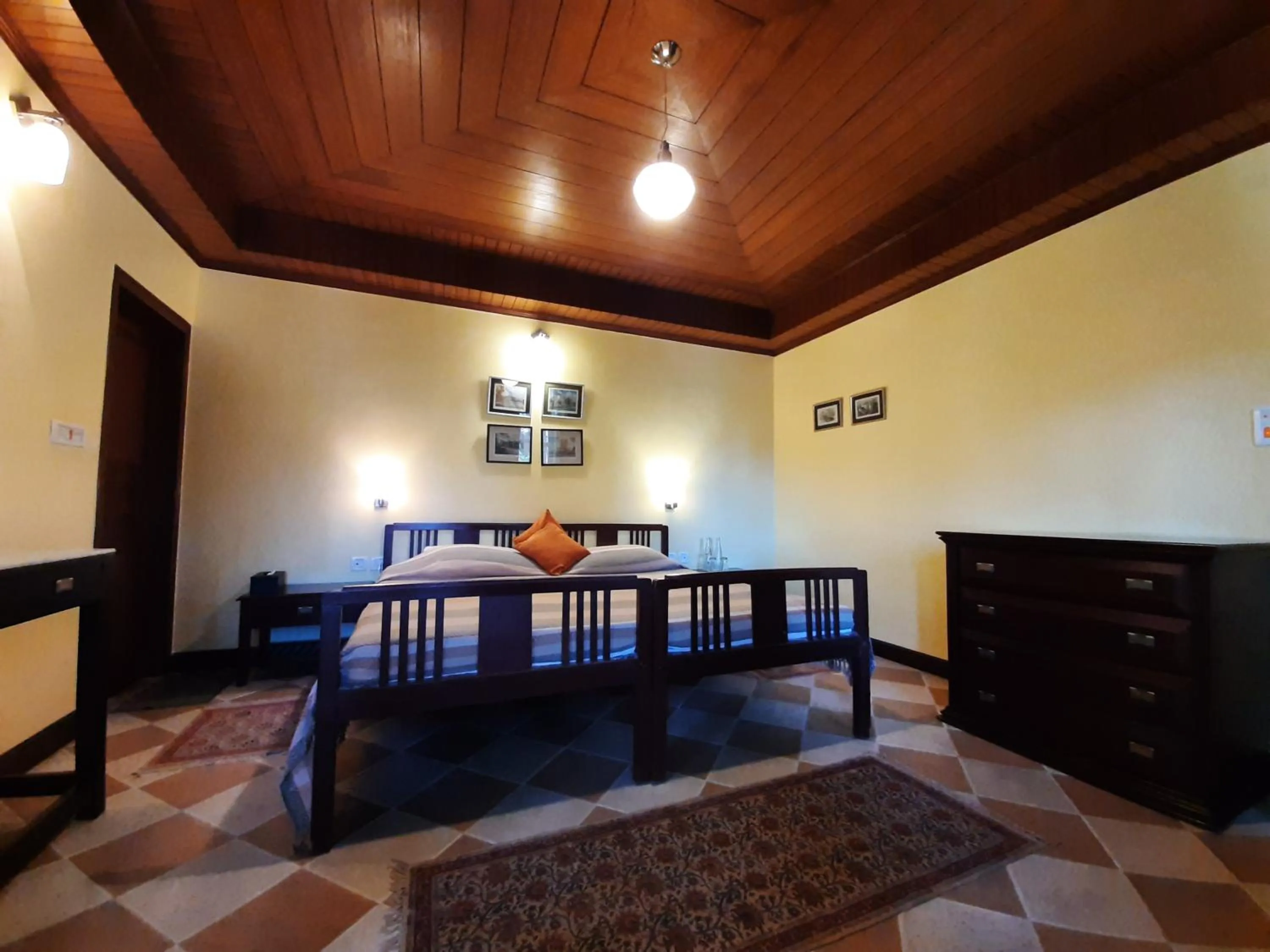 Deluxe Double Room in Abbotsford Prasada Bhawan