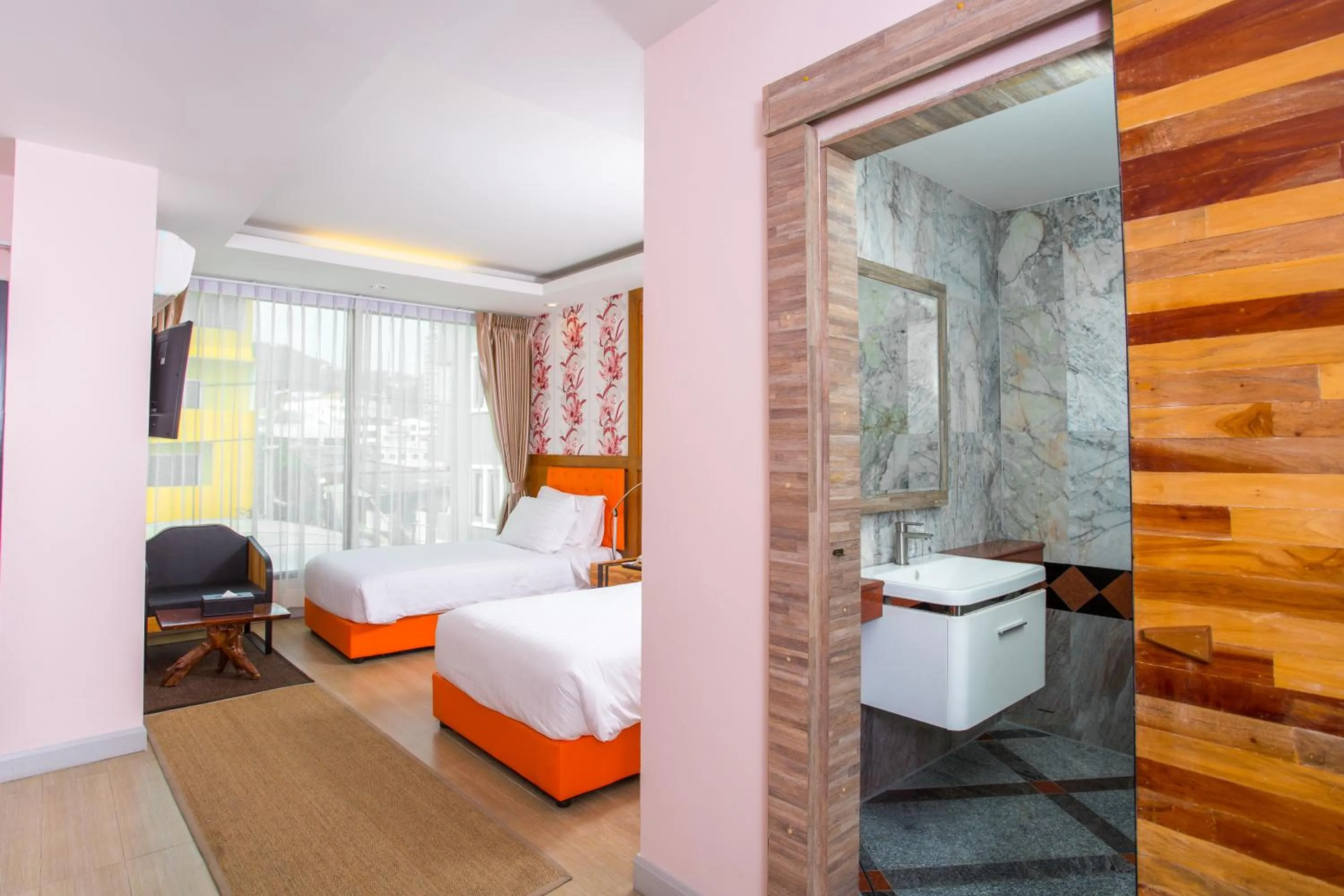 Deluxe Twin Room with Balcony in Triple B Boutique Residence