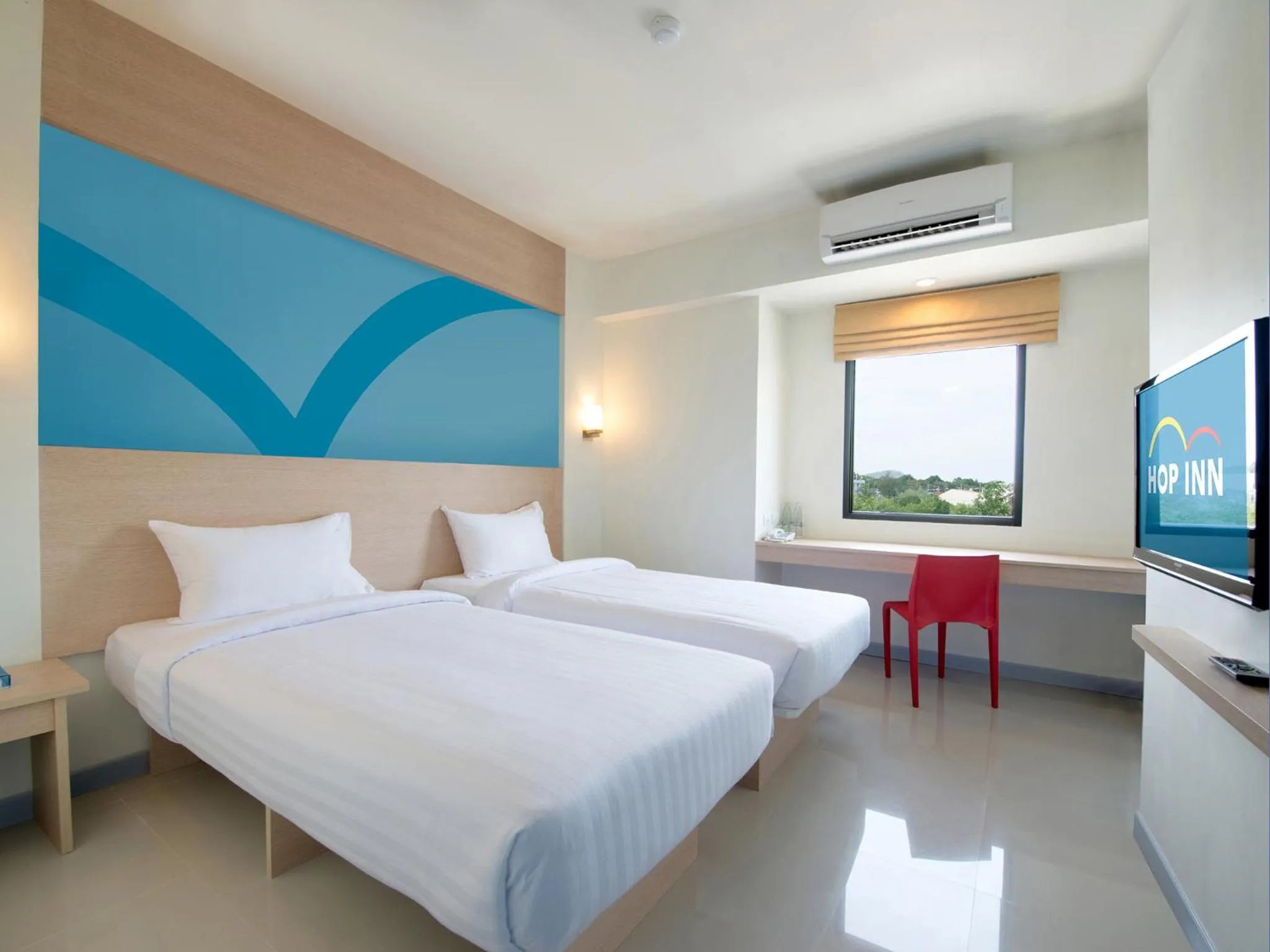 Standard Twin Room in Hop Inn Hotel Ermita Manila