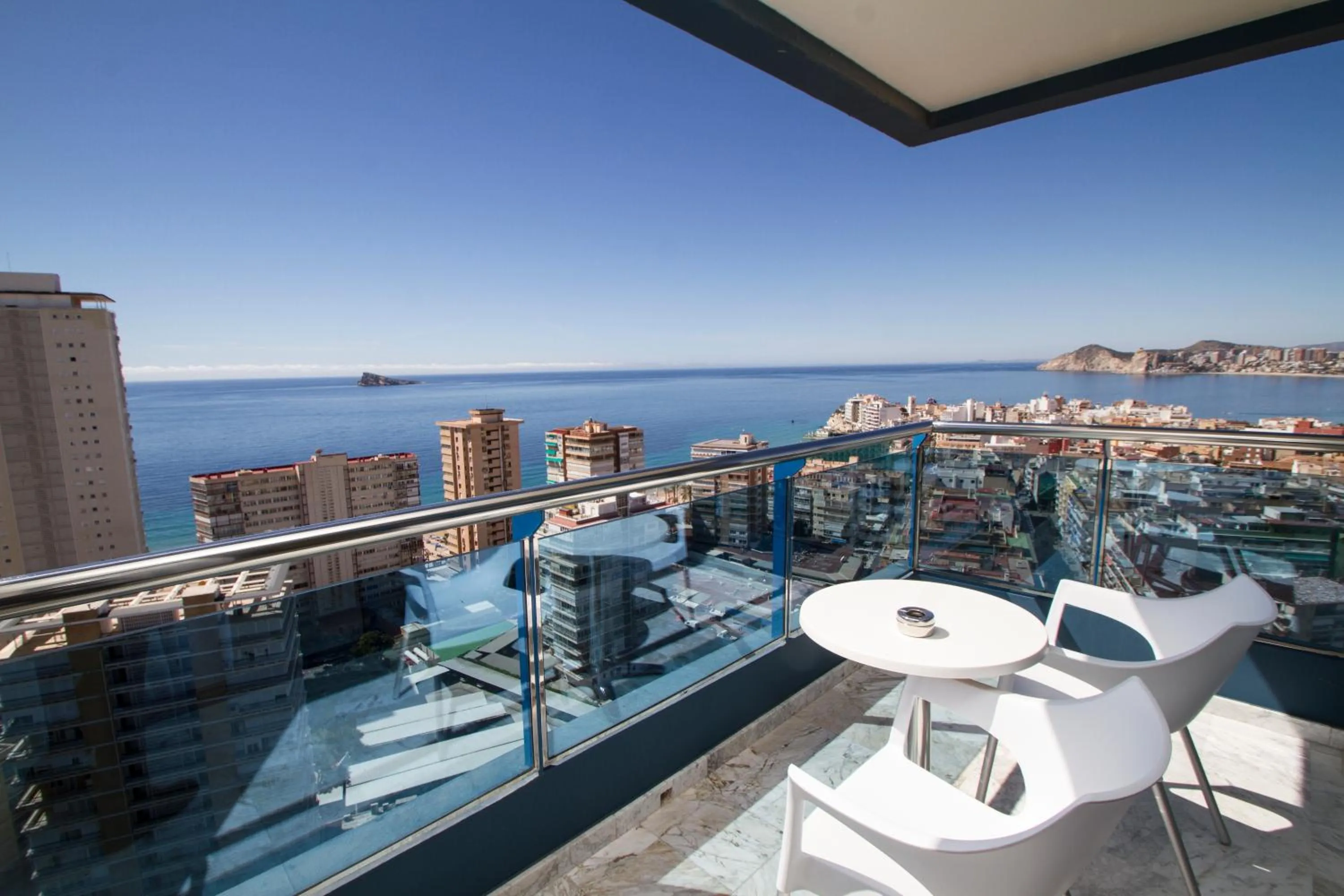 Twin Room with Terrace in Hotel Madeira Centro