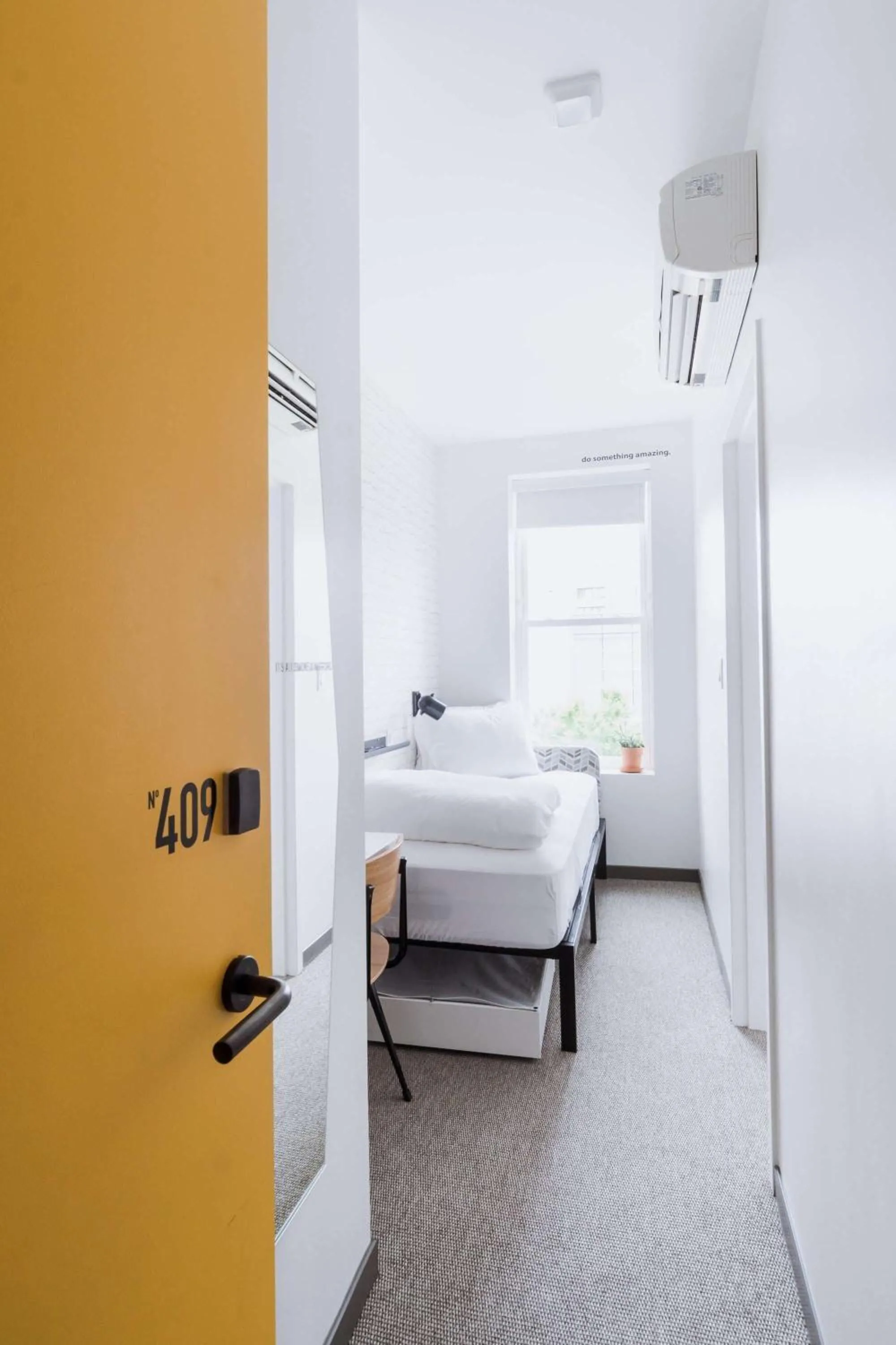 Buzz Twin Accessible Accommodations - single occupancy in Hotel Hive