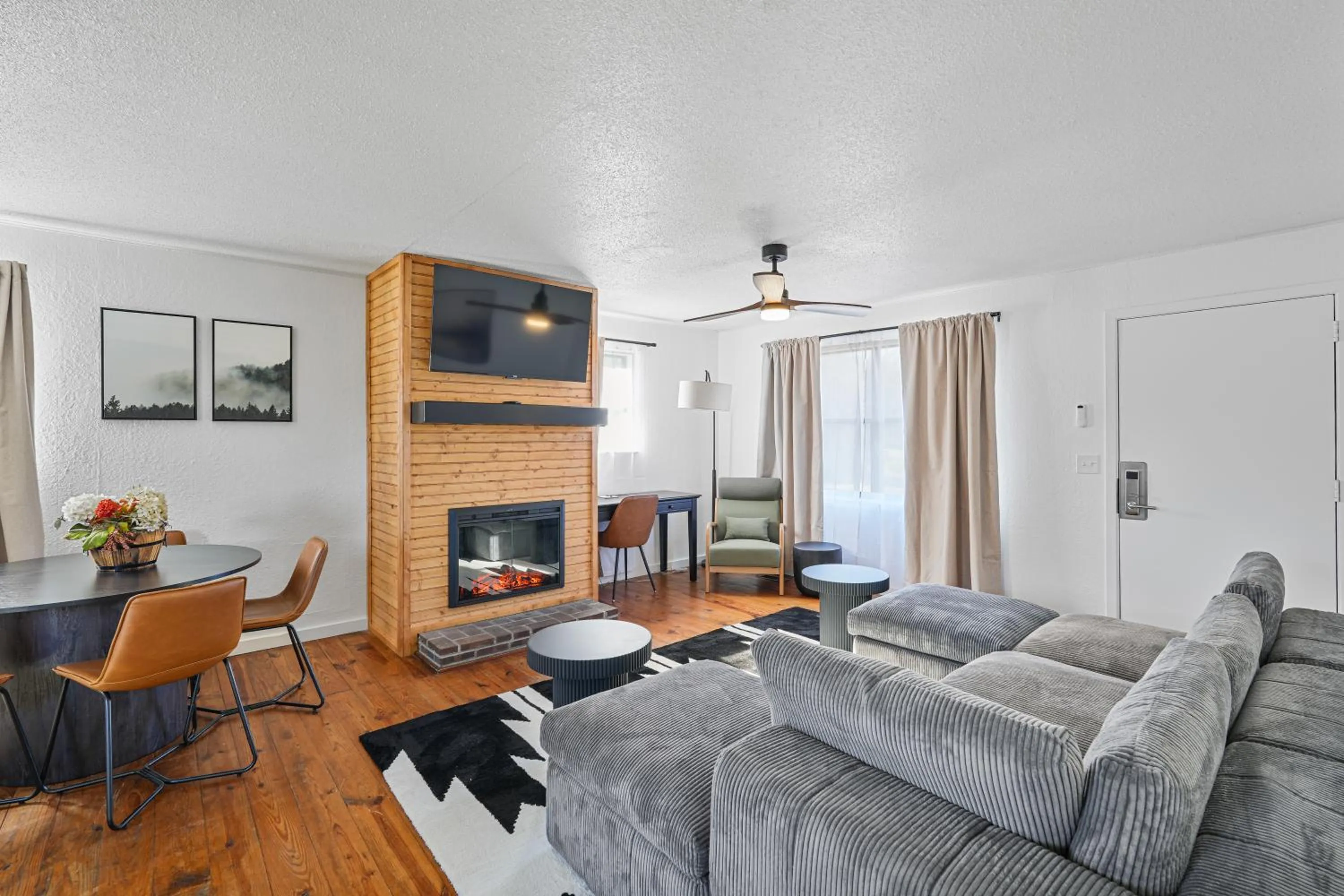 Two-Bedroom Apartment with Balcony in Tremont Lodge & Resort