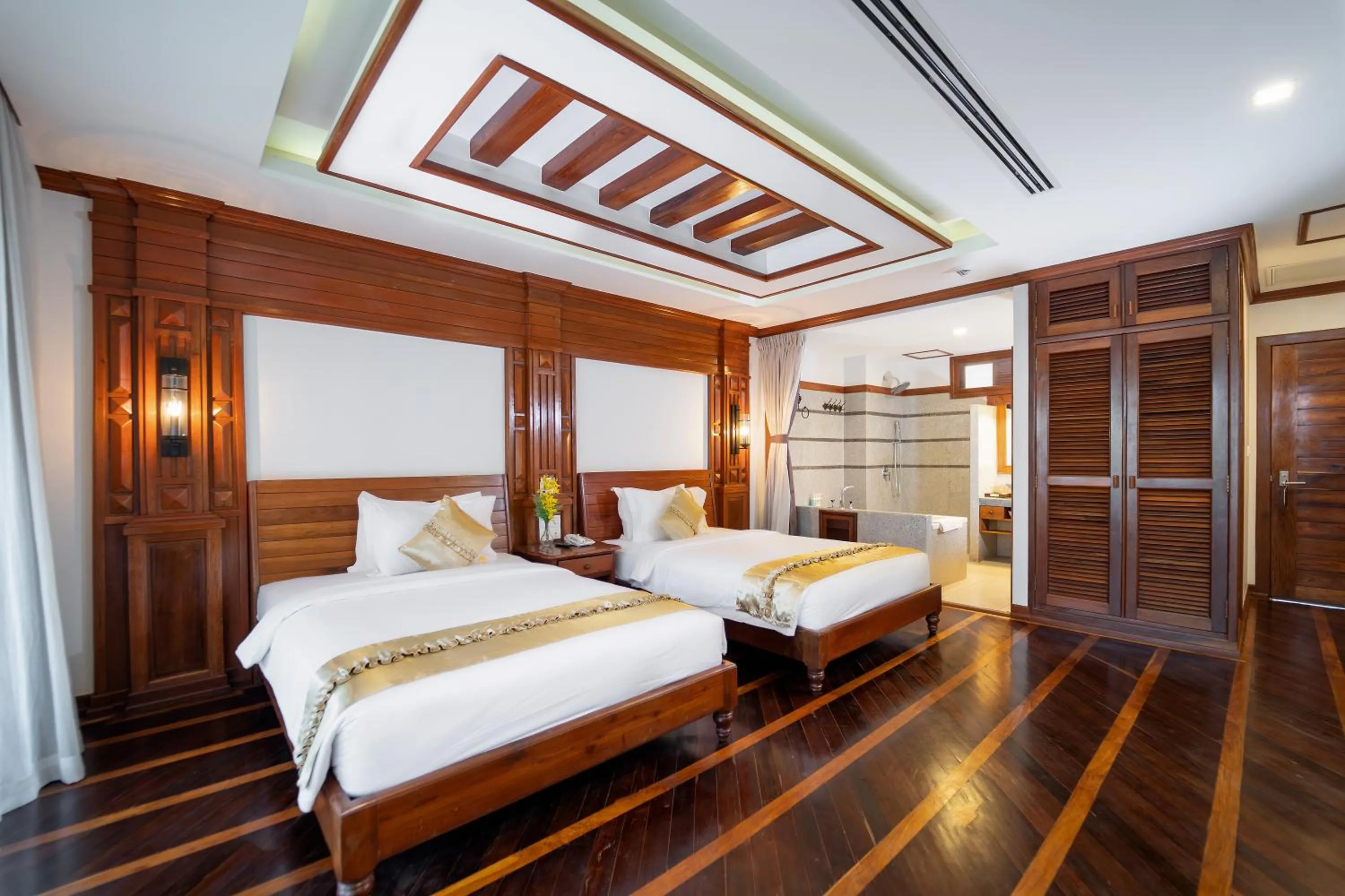 Deluxe Twin Room in The Night Hotel