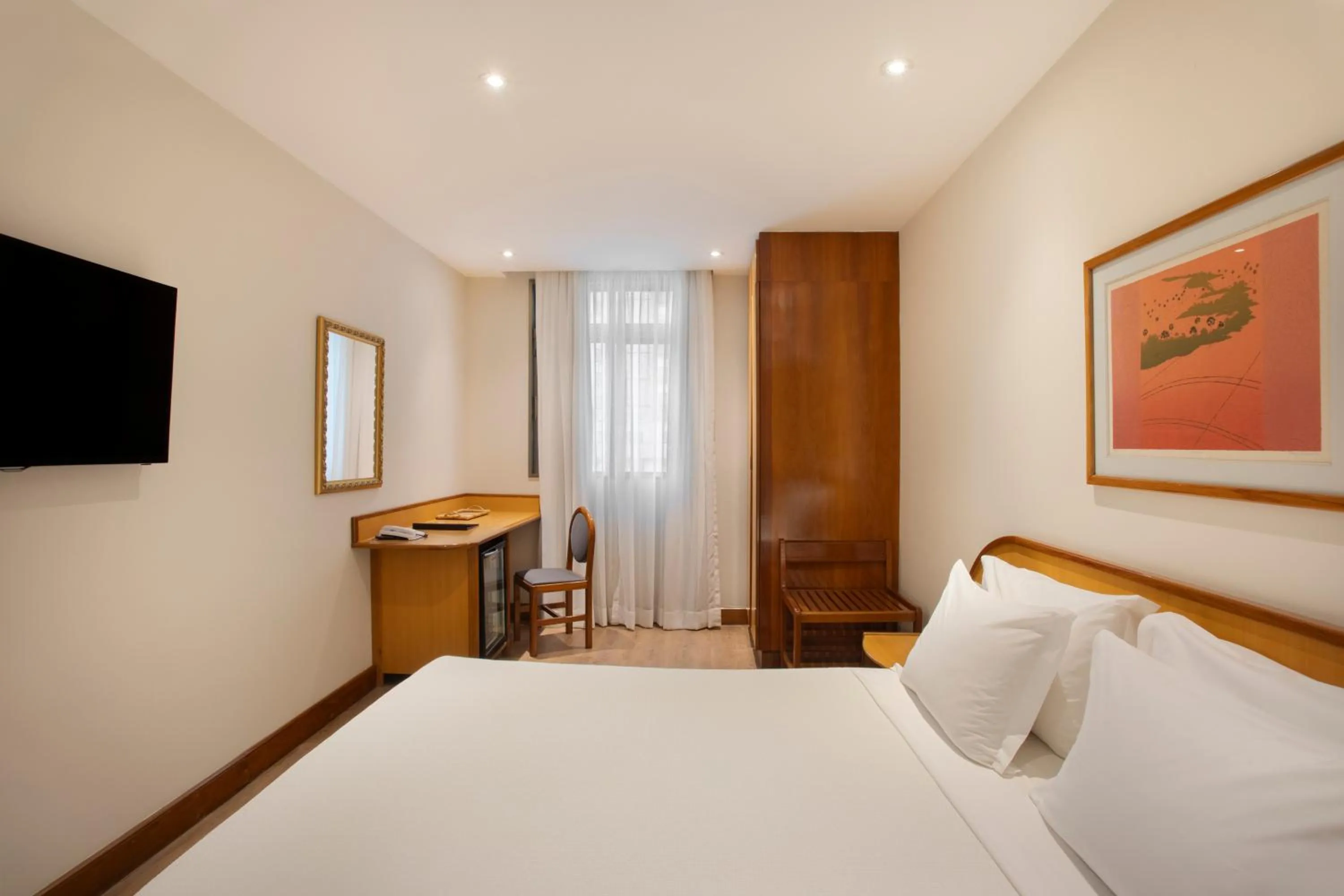Standard Double Room with Double Bed - single occupancy in Windsor Guanabara Hotel