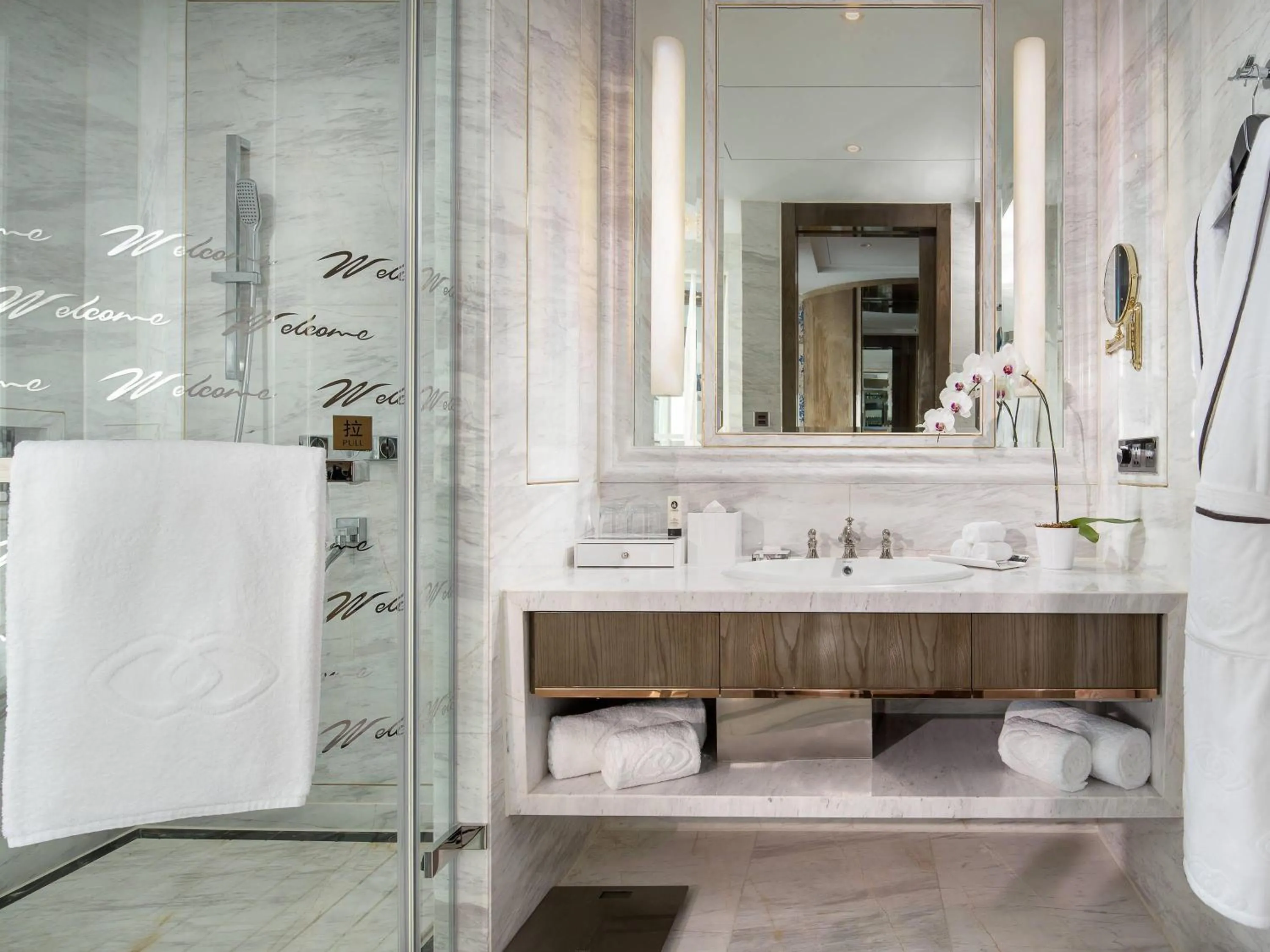 Luxury King Room in Sofitel Guiyang Hunter