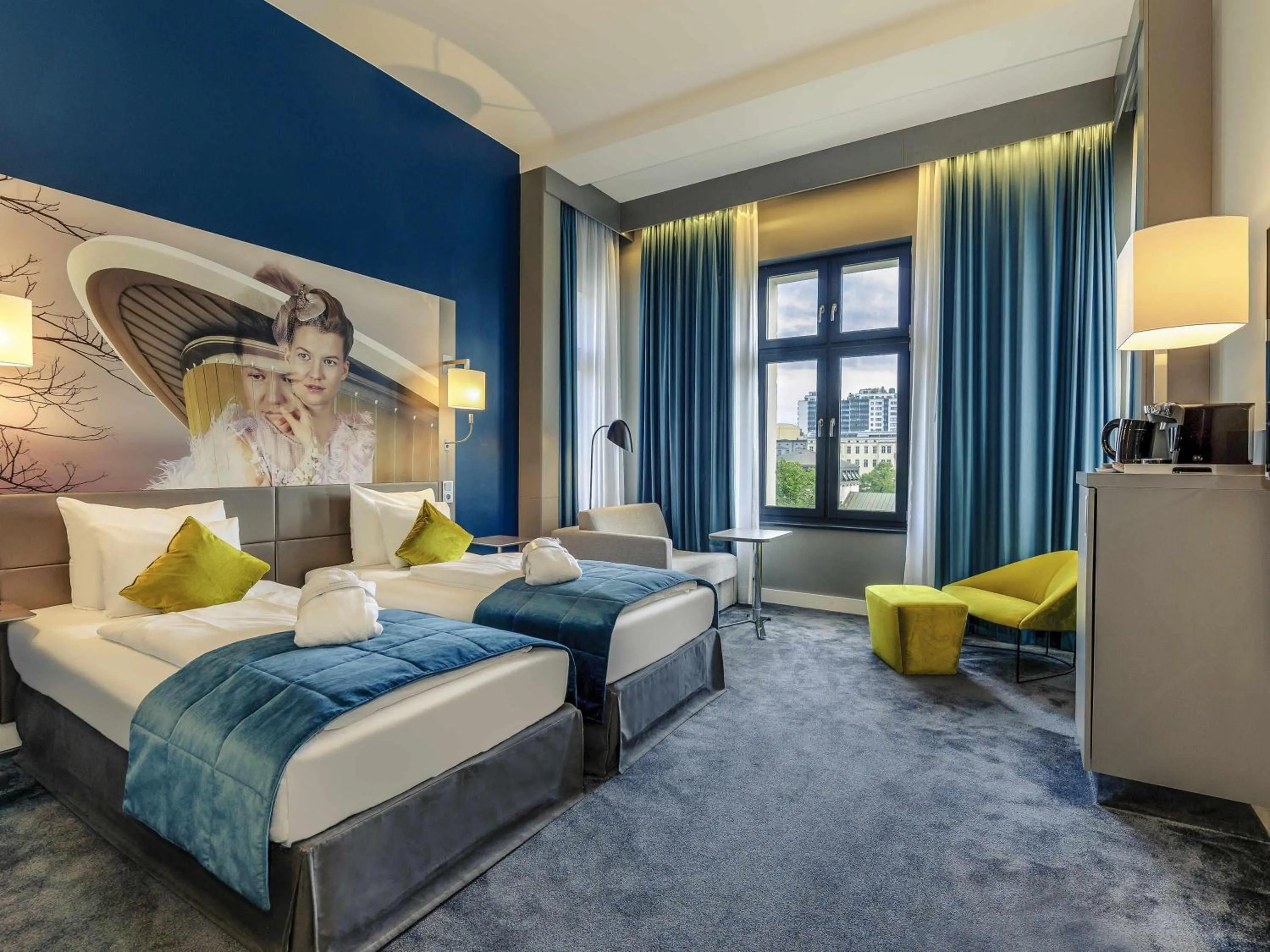 Superior Suite with 2 Single Beds and Sofa in MERCURE Hotel Berlin Wittenbergplatz