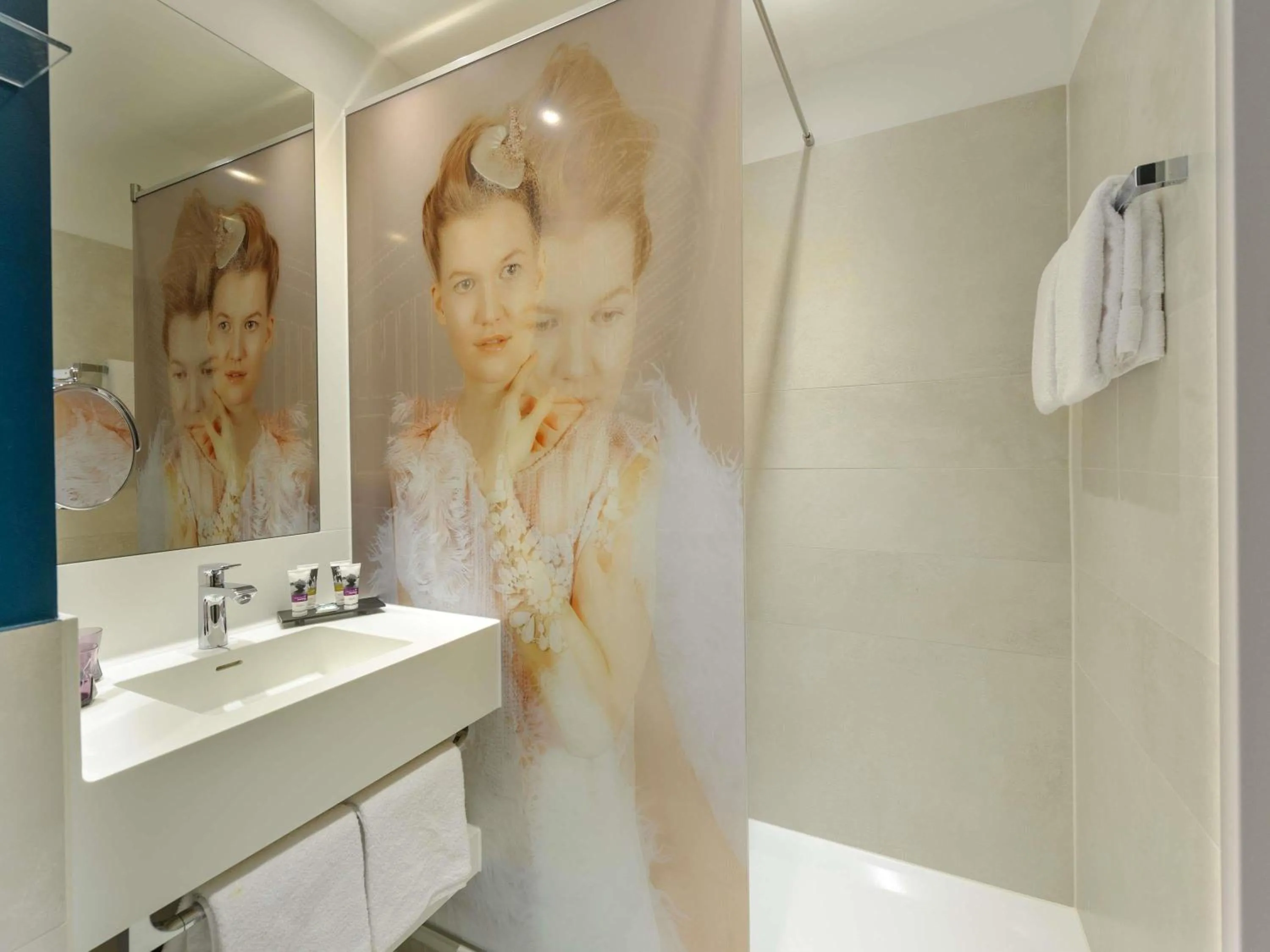 Superior Twin Room in MERCURE Hotel Berlin Wittenbergplatz