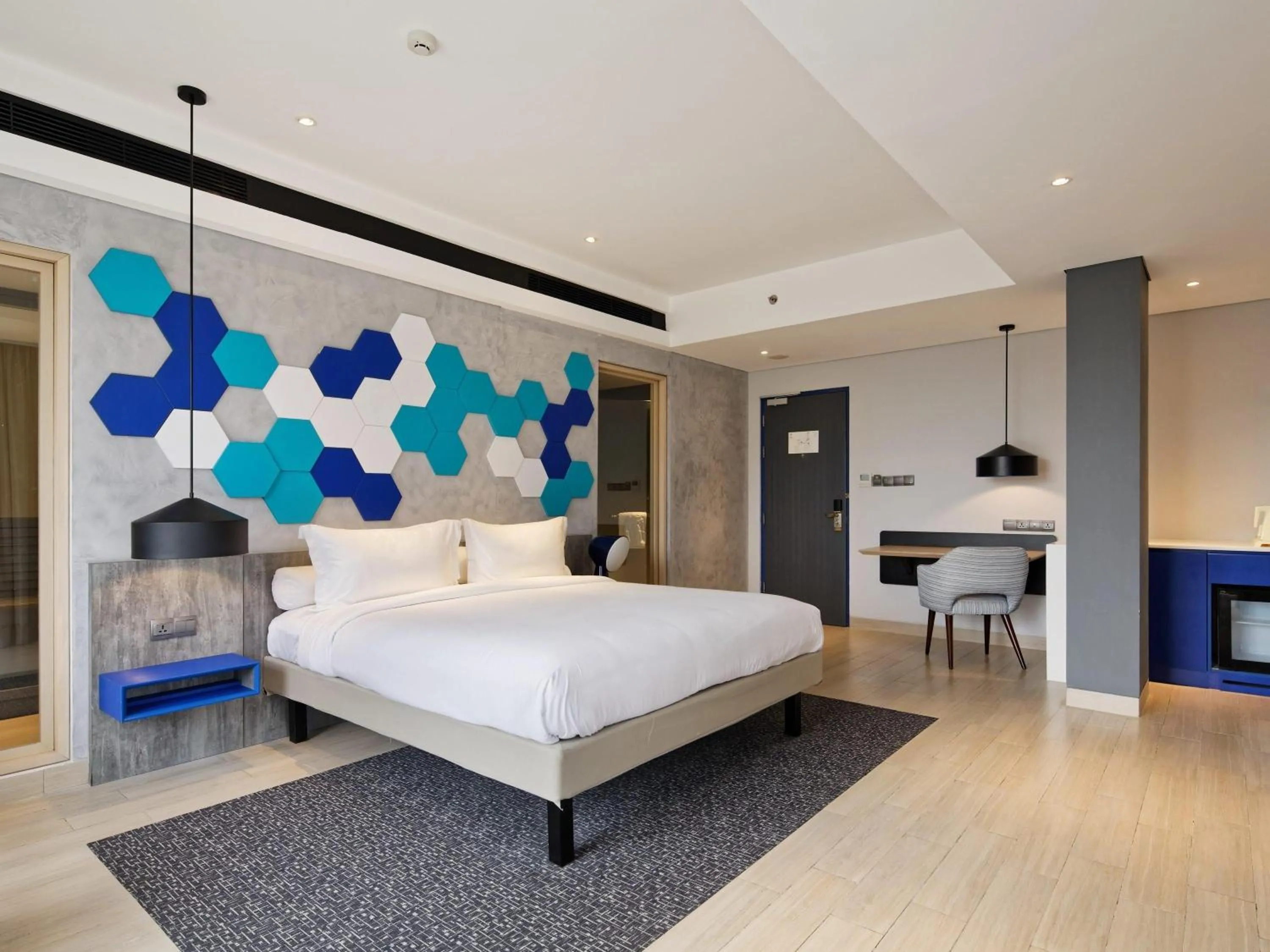 Junior Suite with Queen Bed in ibis Styles Batam Nagoya