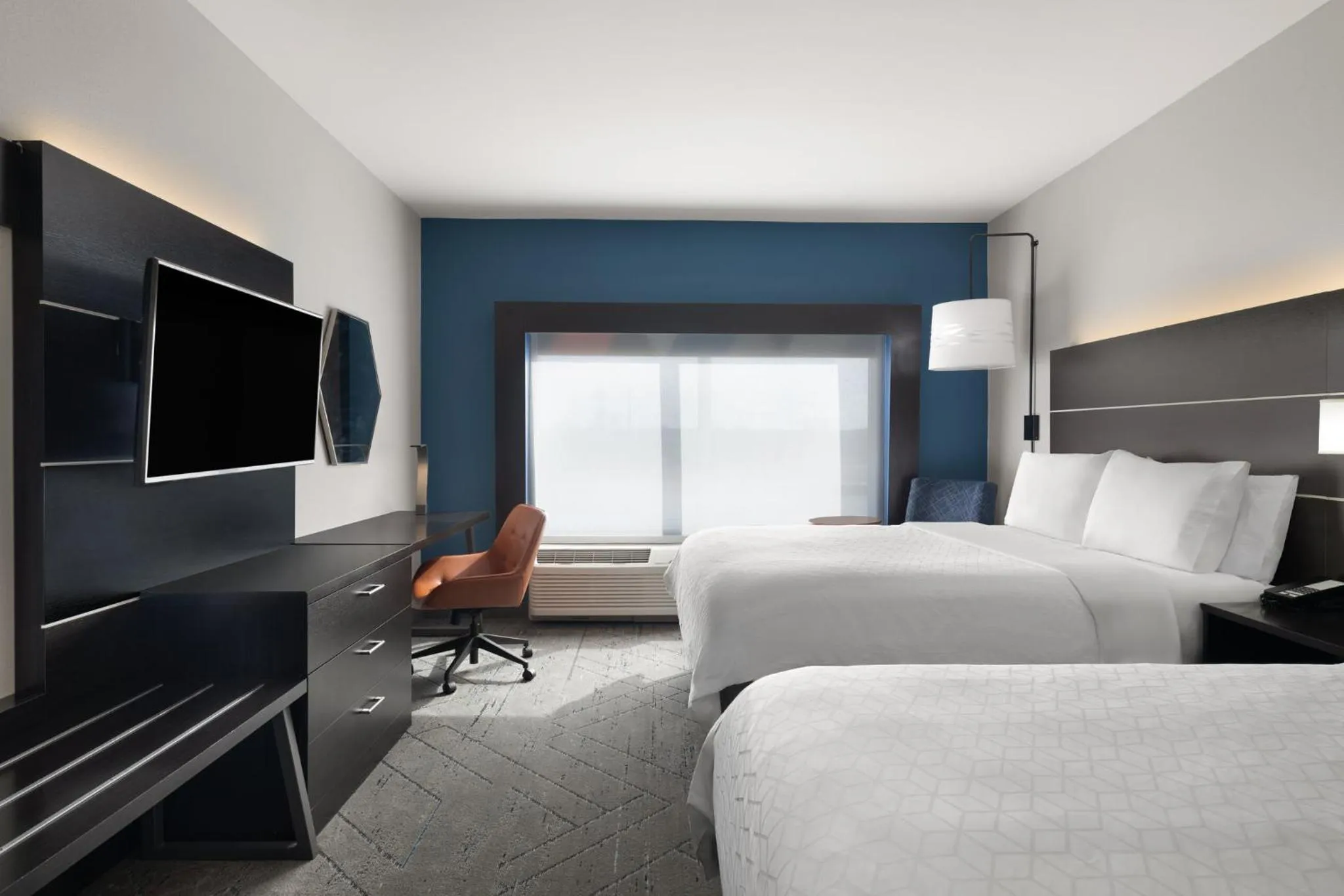 Standard Queen Room with Two Queen Beds and Mobility Accessible Tub in Holiday Inn Express & Suites West Memphis by IHG