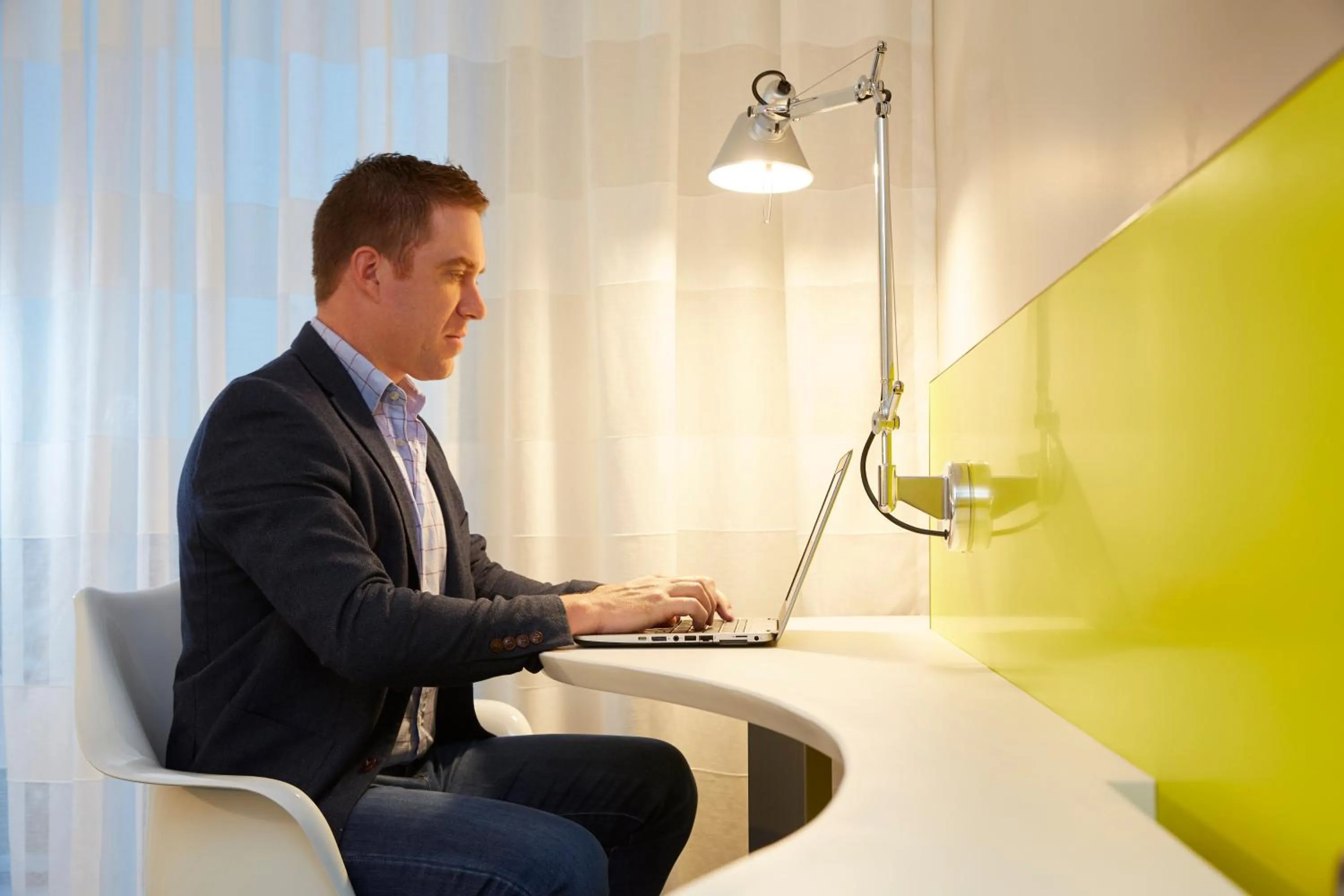 Queen Room with Valley View - Free Breakfast in Holiday Inn Express Brisbane Central by IHG