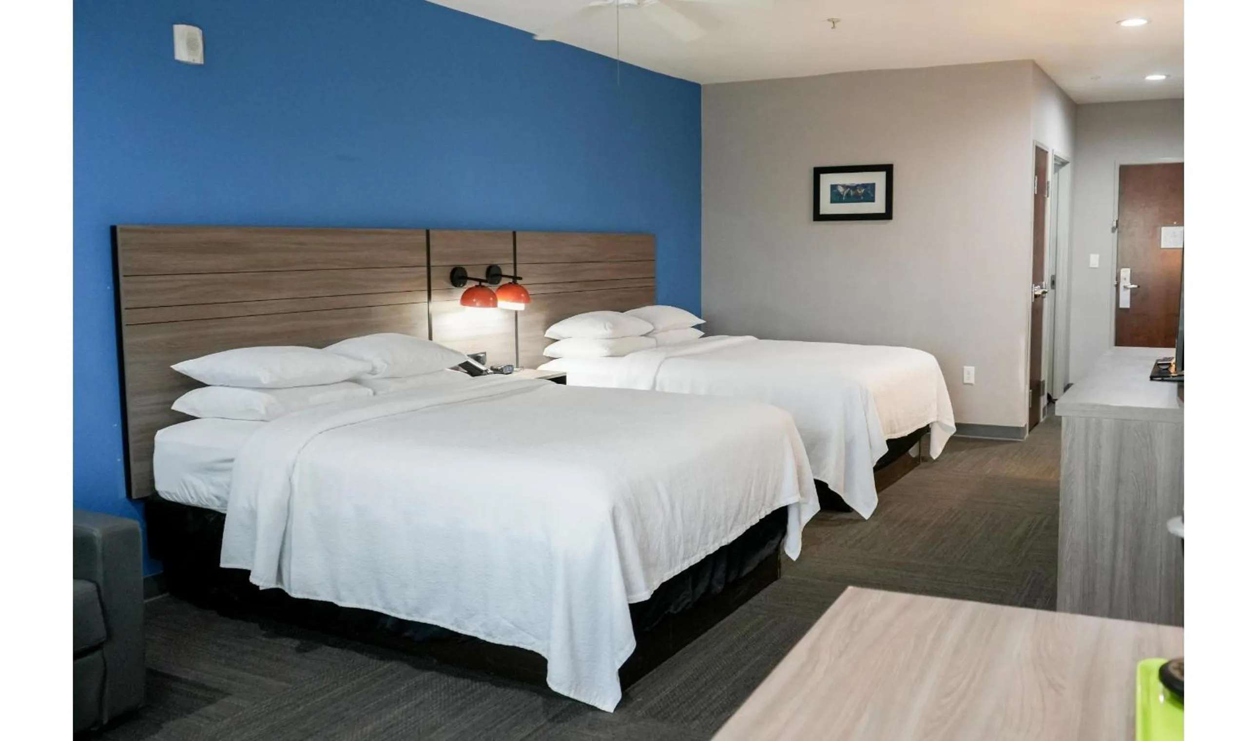 Deluxe Two Queen Room with Sofa- Wheel Chair Accessible in Hotel Lydia