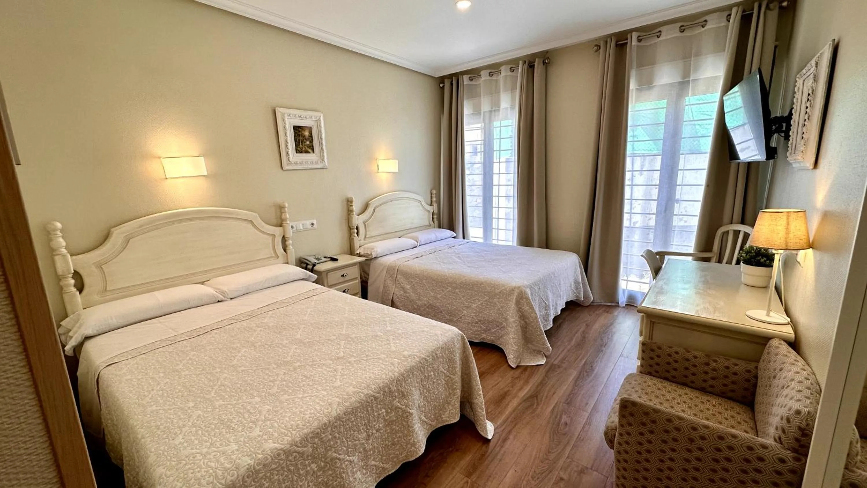 Quadruple Room in Hostal Toledo