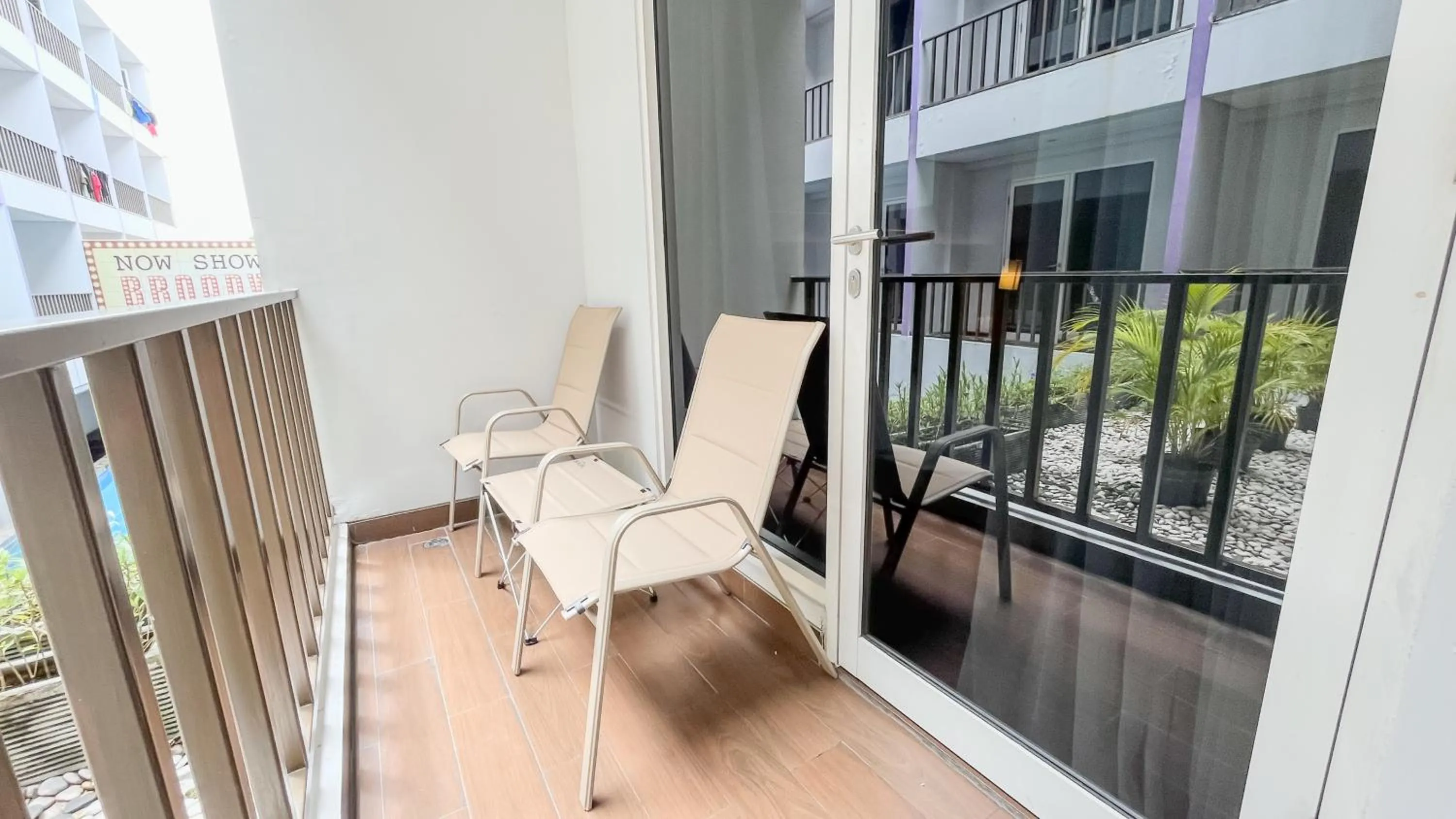 Deluxe Twin Room in Fame Hotel Sunset Road