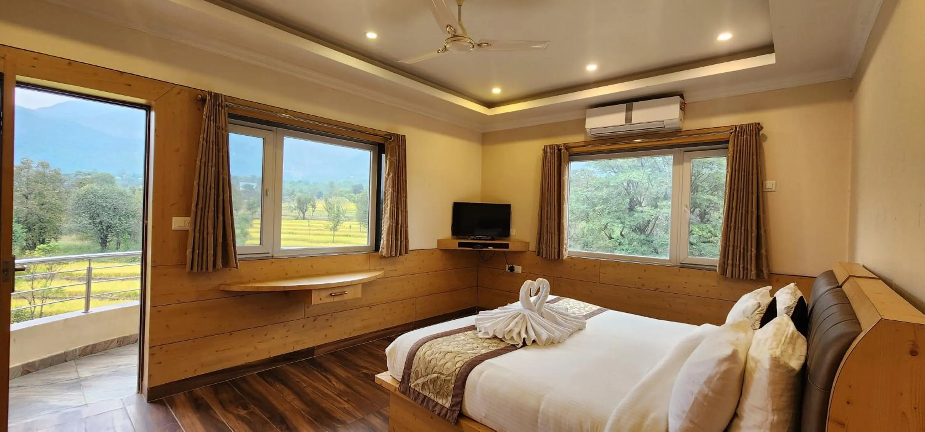 King Suite - single occupancy in Quartz Himalayan Brothers