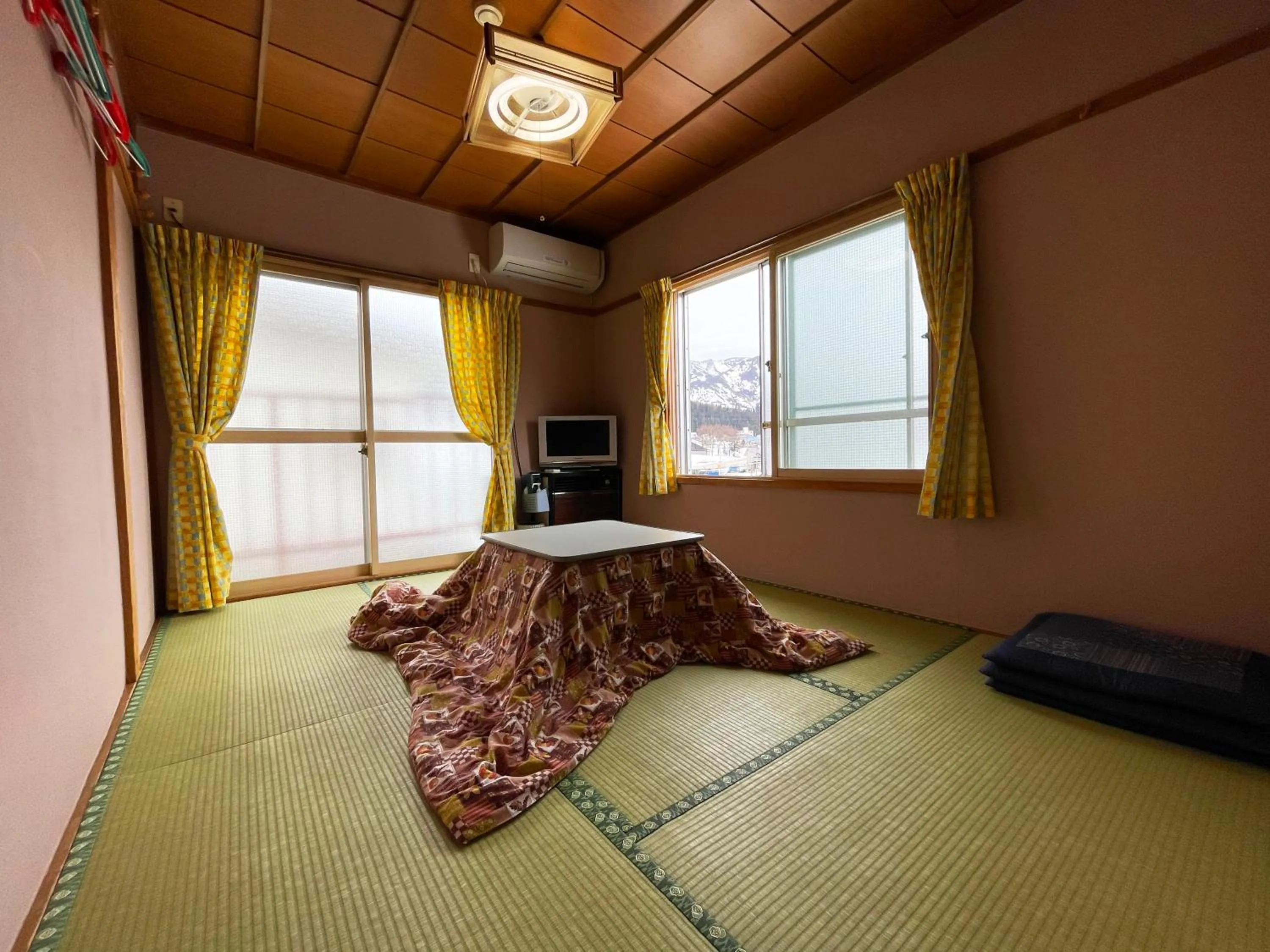 Japanese-Style Economy Room with Shared Bathroom - single occupancy in Mistral