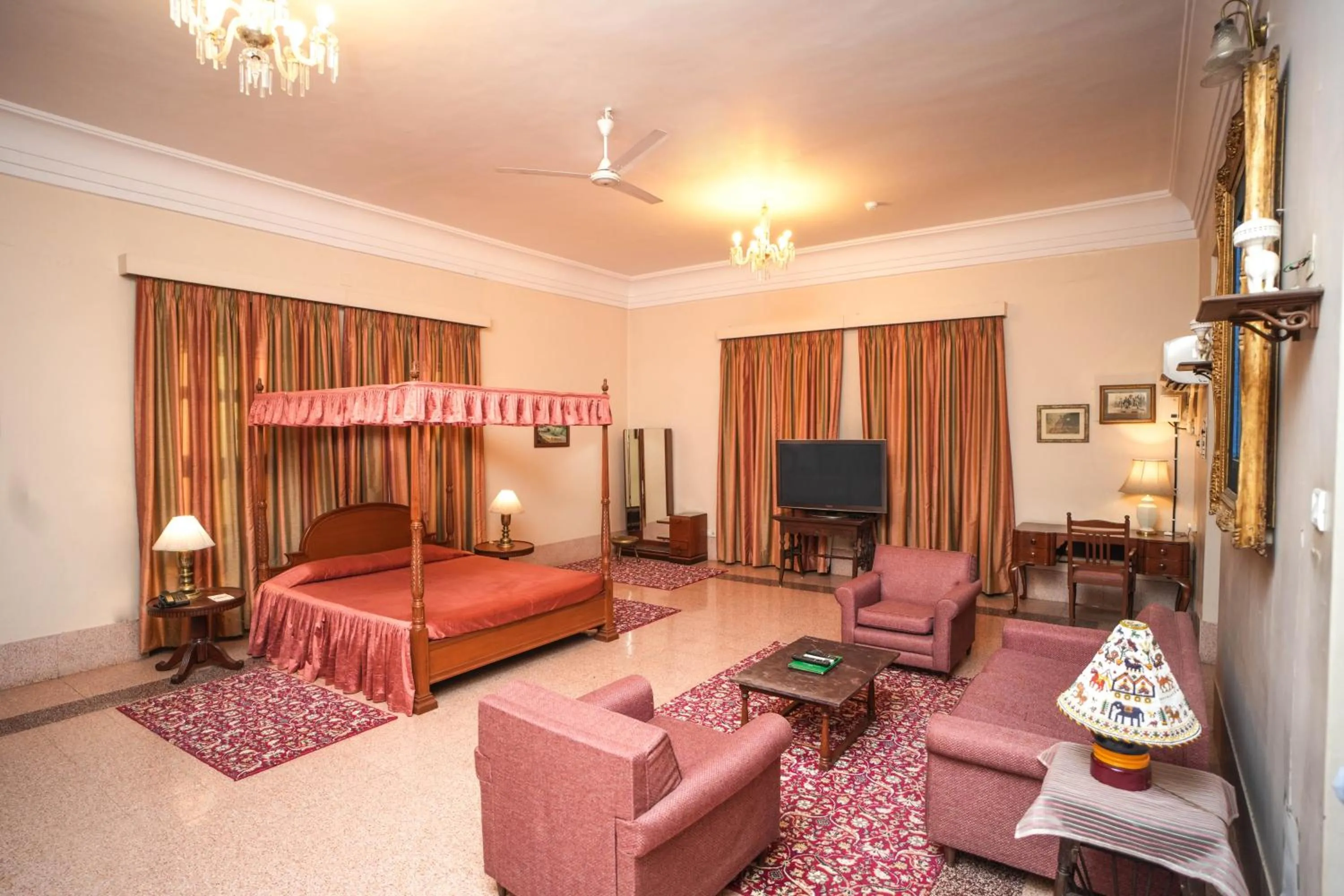 Suite in Nilambag Palace Hotel