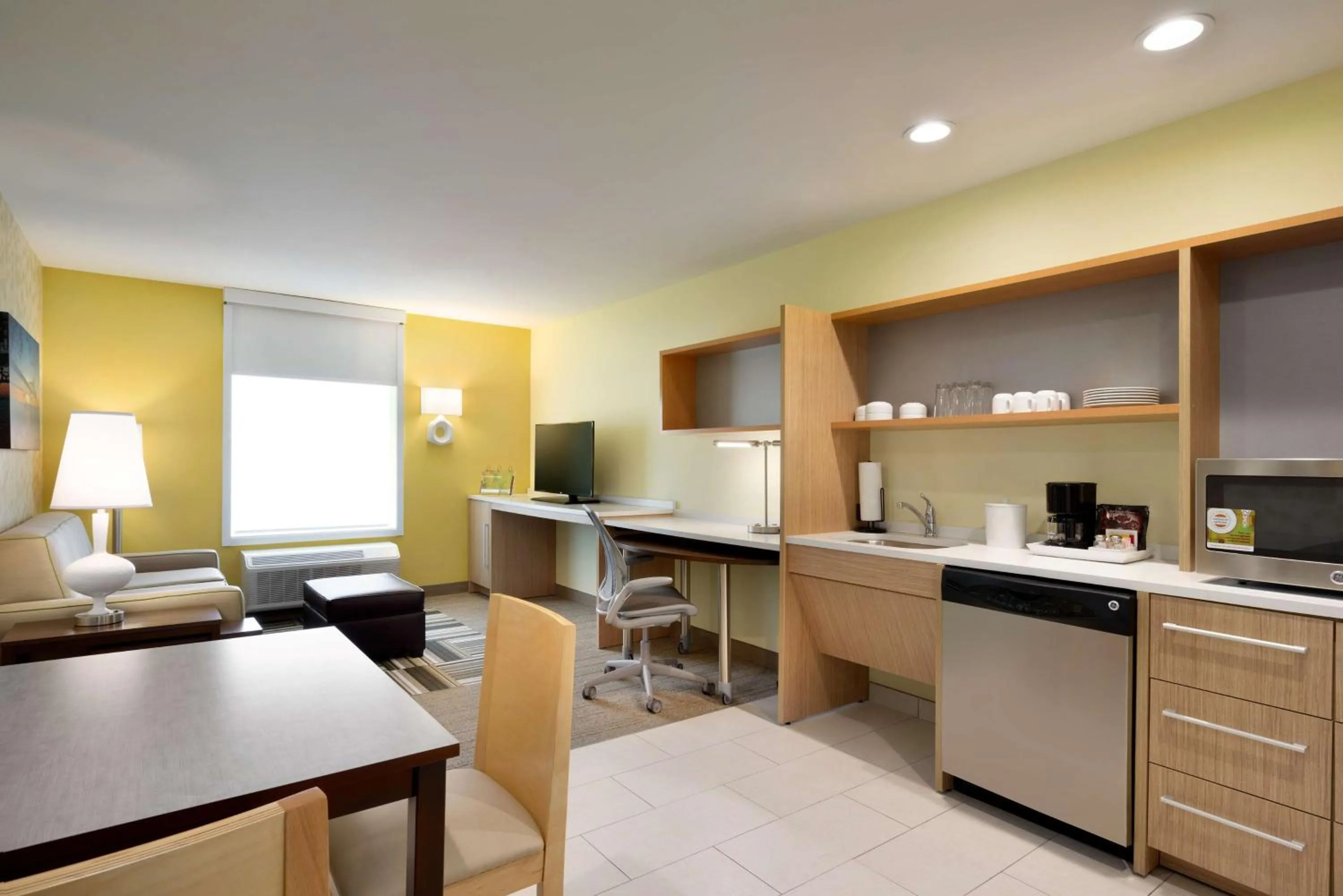 Queen Suite - Mobility and Hearing Access Tub/Non-Smoking in Home2 Suites By Hilton Baton Rouge