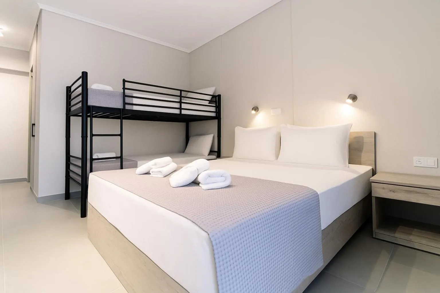 Quadruple Room in Samel Hotel