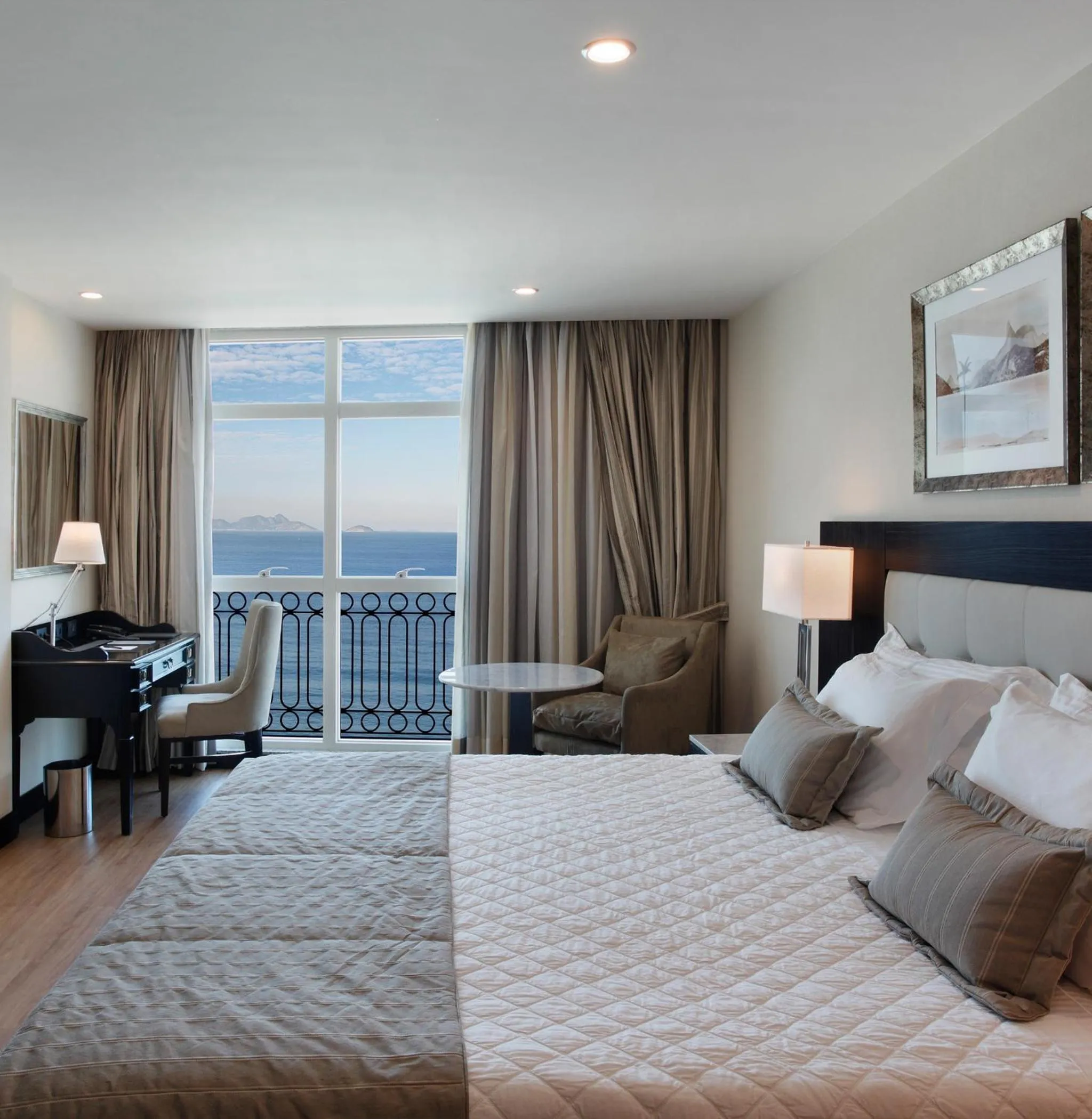 Executive Double Room with Ocean View in Miramar By Windsor Copacabana