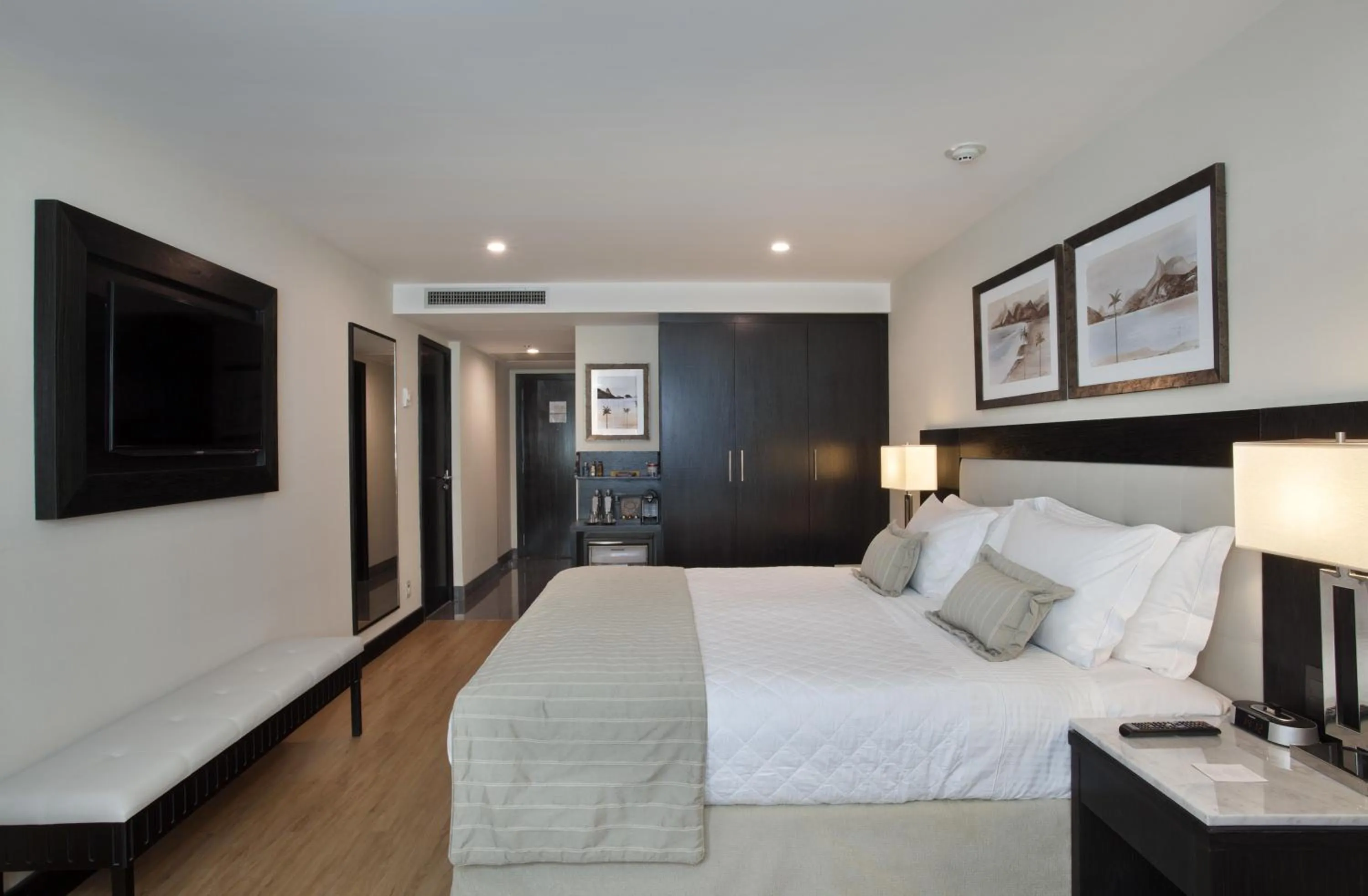 Superior Double Room with Partial Ocean View in Miramar By Windsor Copacabana