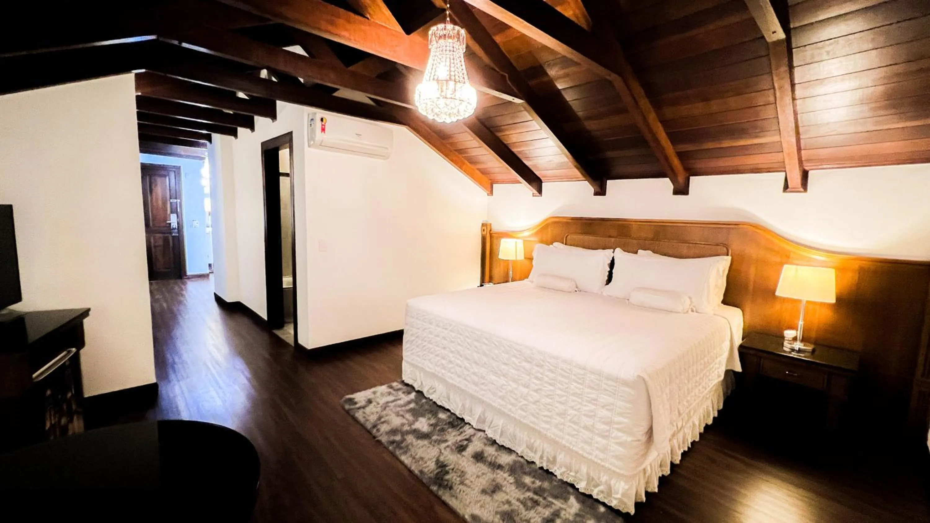 Presidential Suite in Johnscher by SJ - San Juan Curitiba