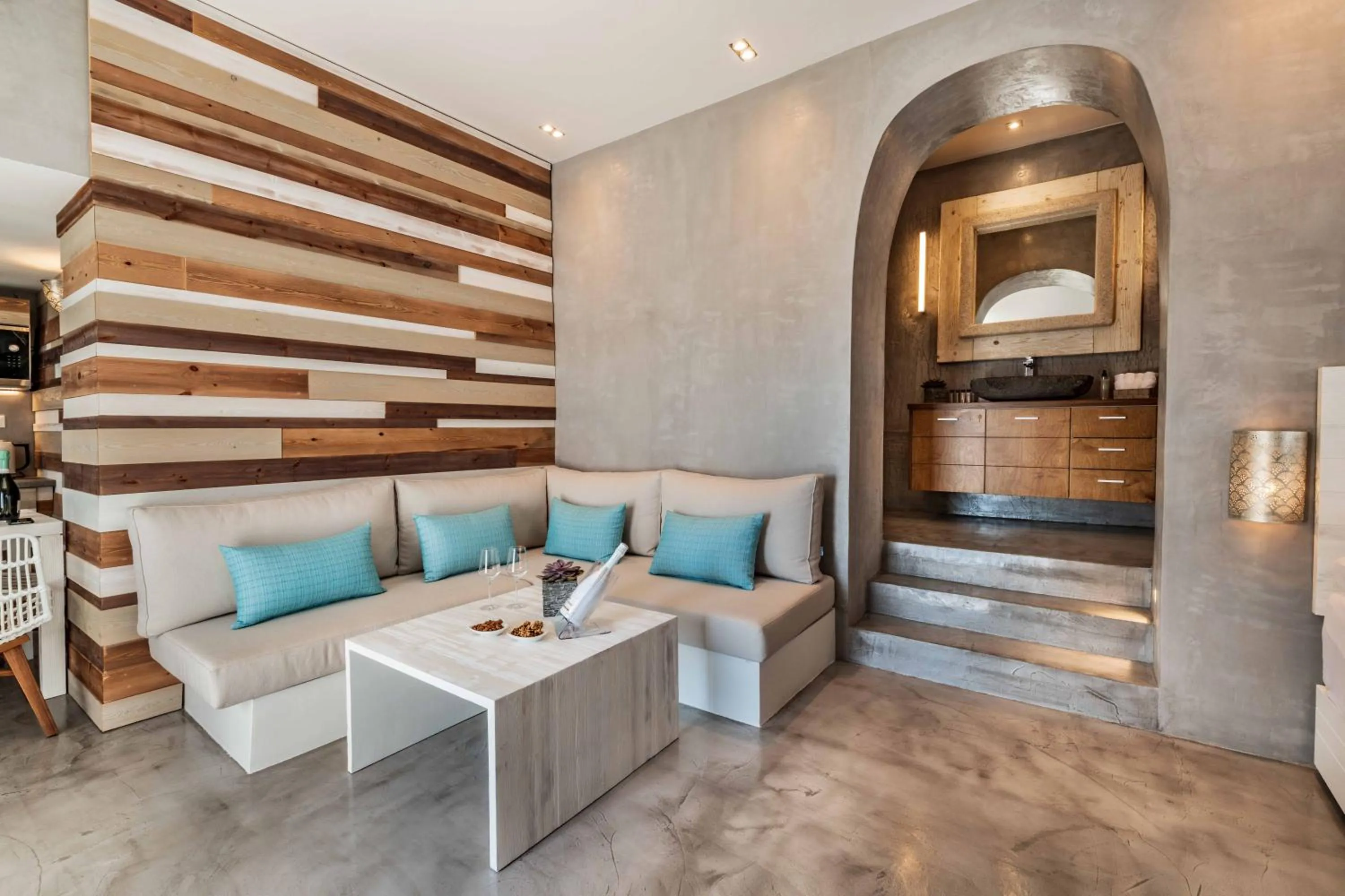 Deluxe Suite with Sea View in Melangel