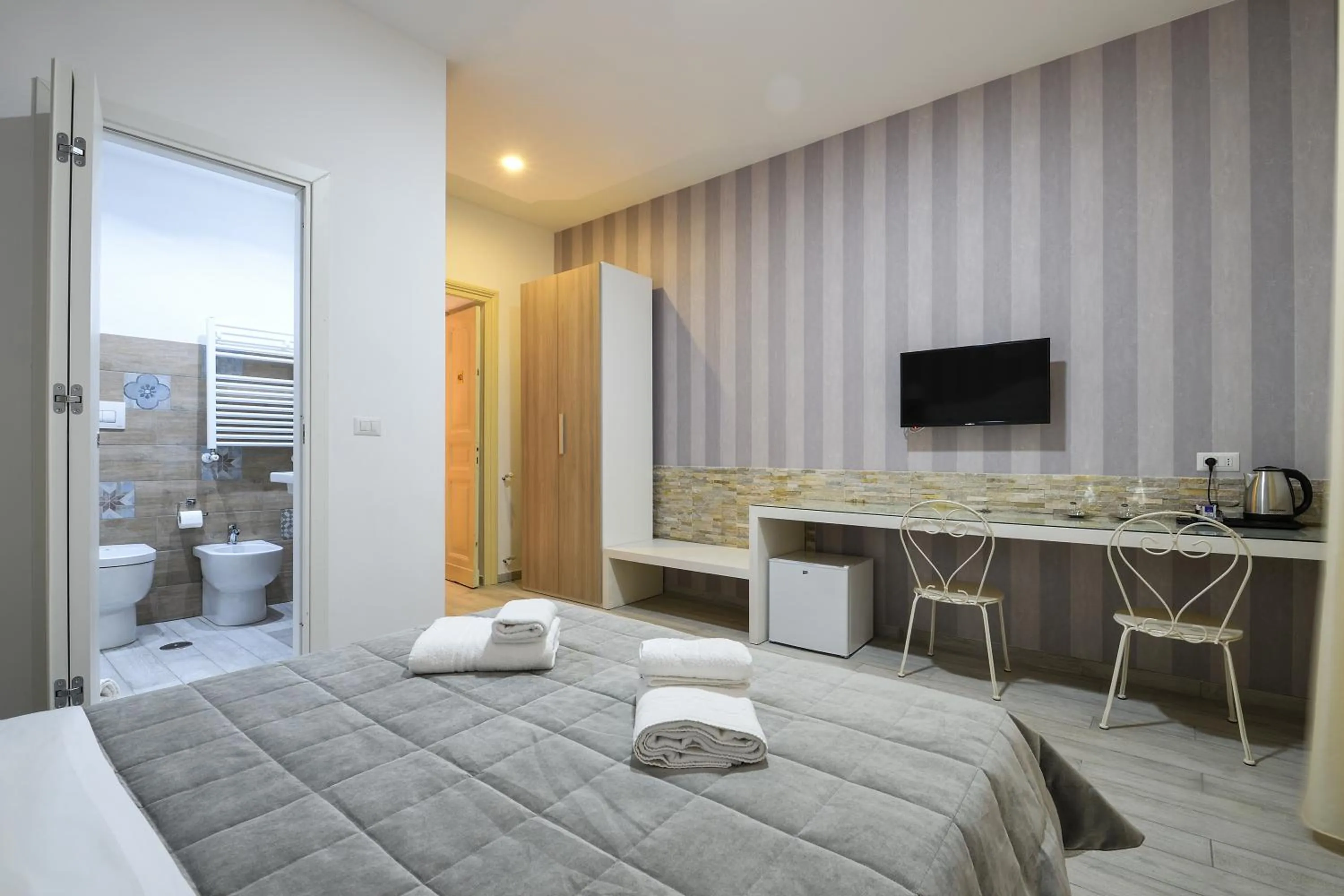 Large Double or Twin Room in Vatican Nausicaa