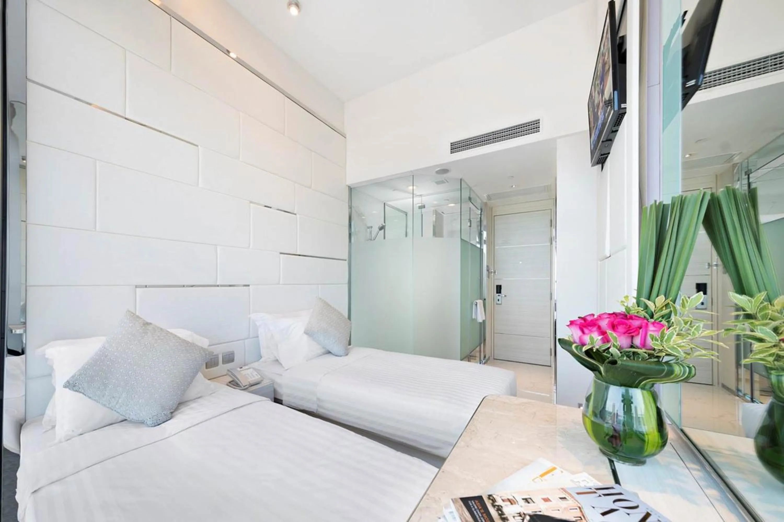 iPlus Twin Room in iclub To Kwa Wan Hotel