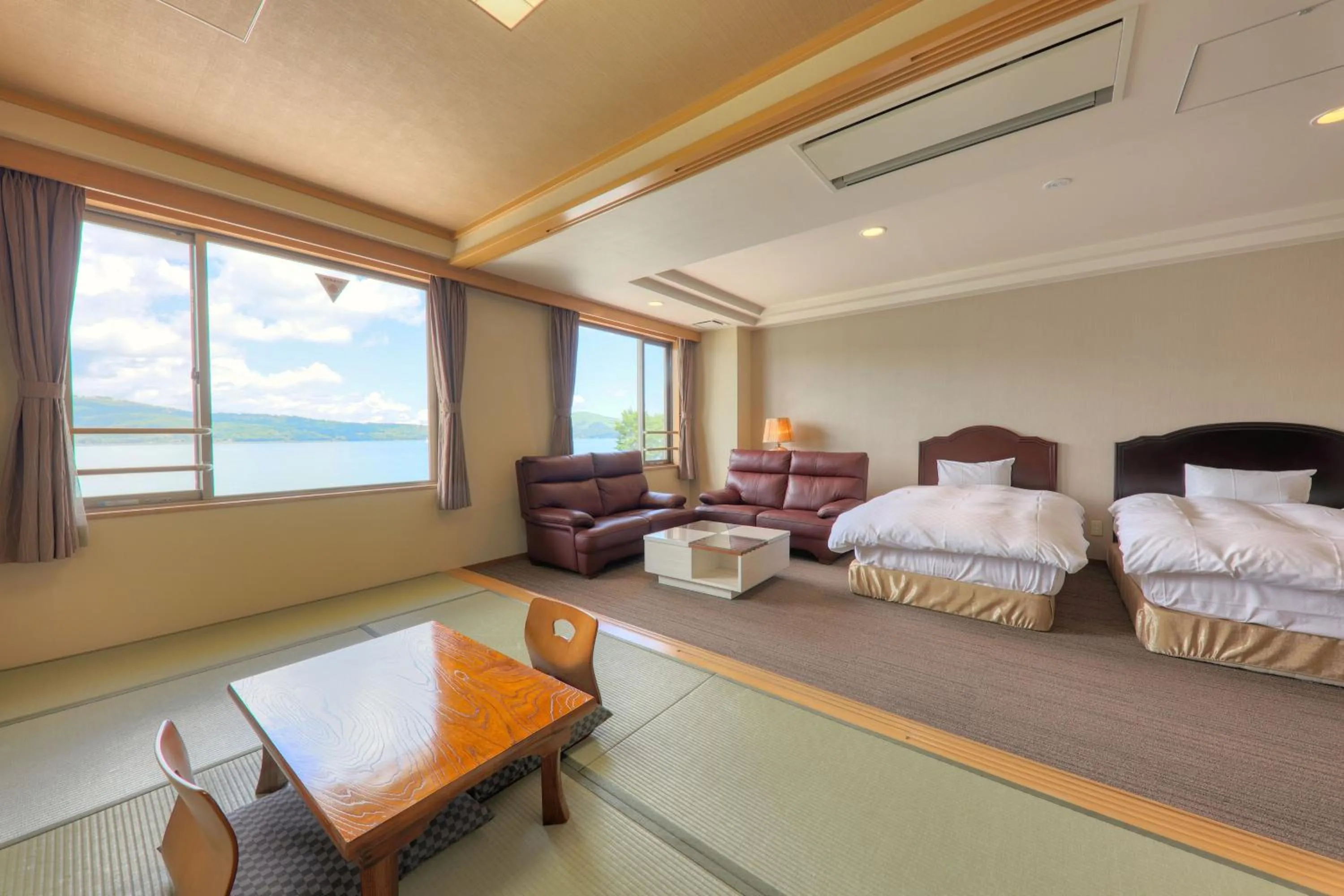 Junior Suite with Private Bathroom with Lake View in Fuji Matsuzono Hotel