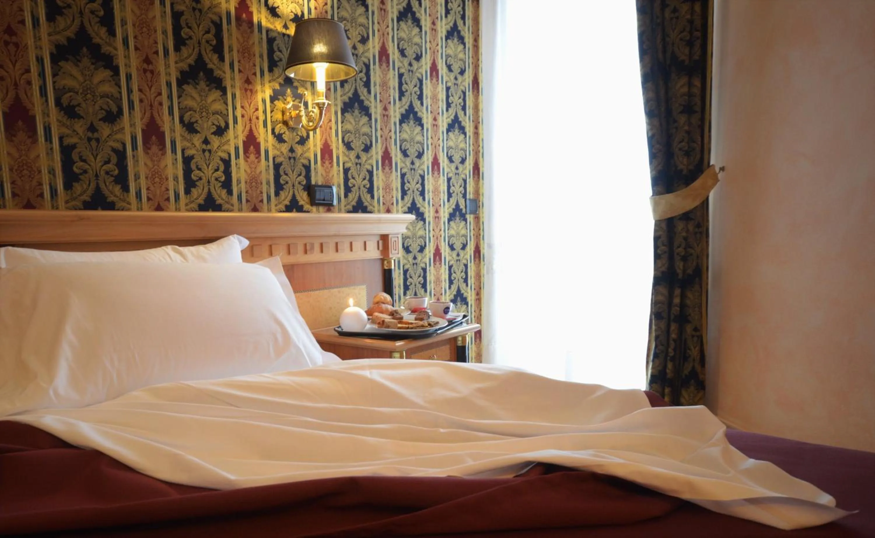 Classic Quadruple Room in San Giovanni Rotondo Palace - Alihotels