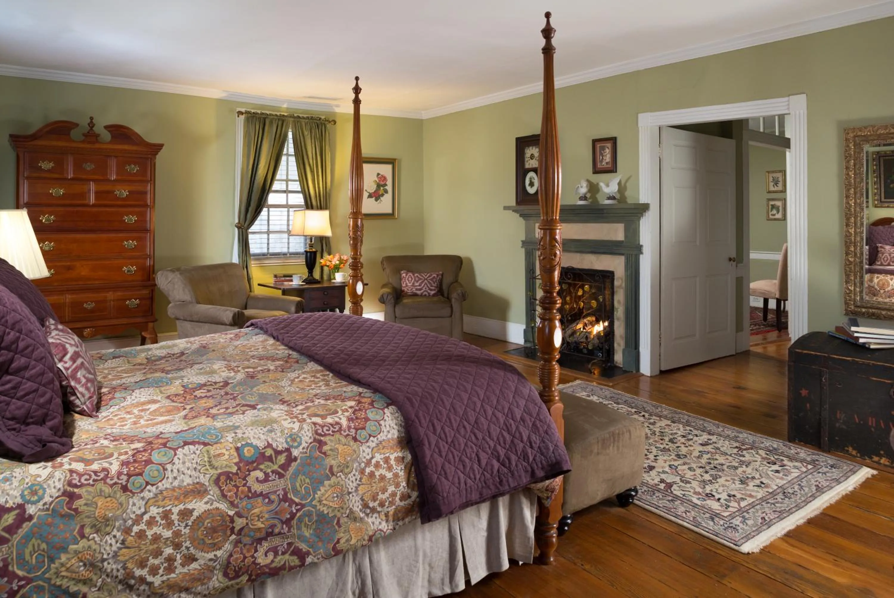 Deluxe Queen Suite in The Inn & Tavern at Meander