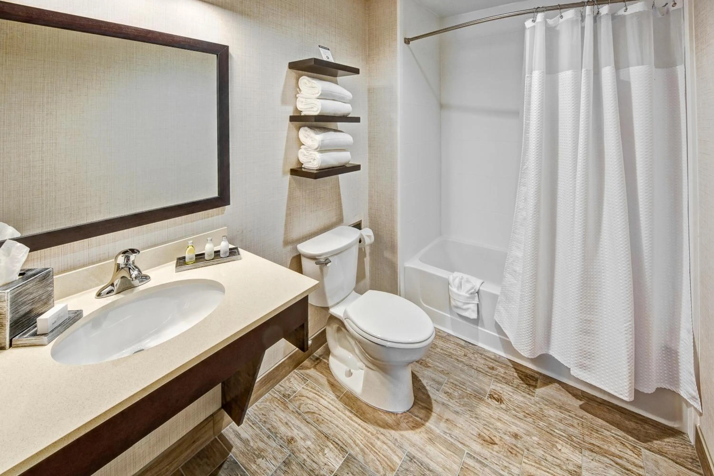 Two-Bedroom Suite with Four Queen Beds in Black Fox Lodge Pigeon Forge, Tapestry Collection by Hilton