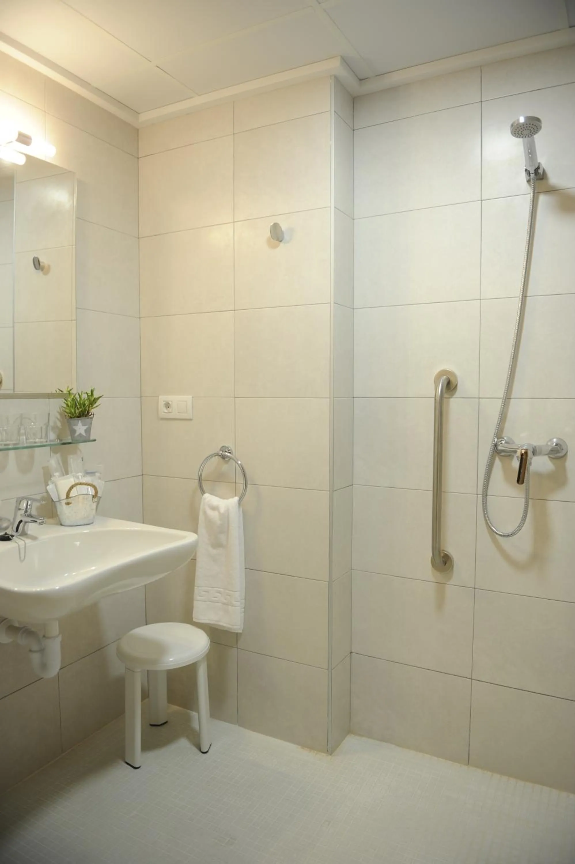 Single Room - Disability Access in La City Mercado