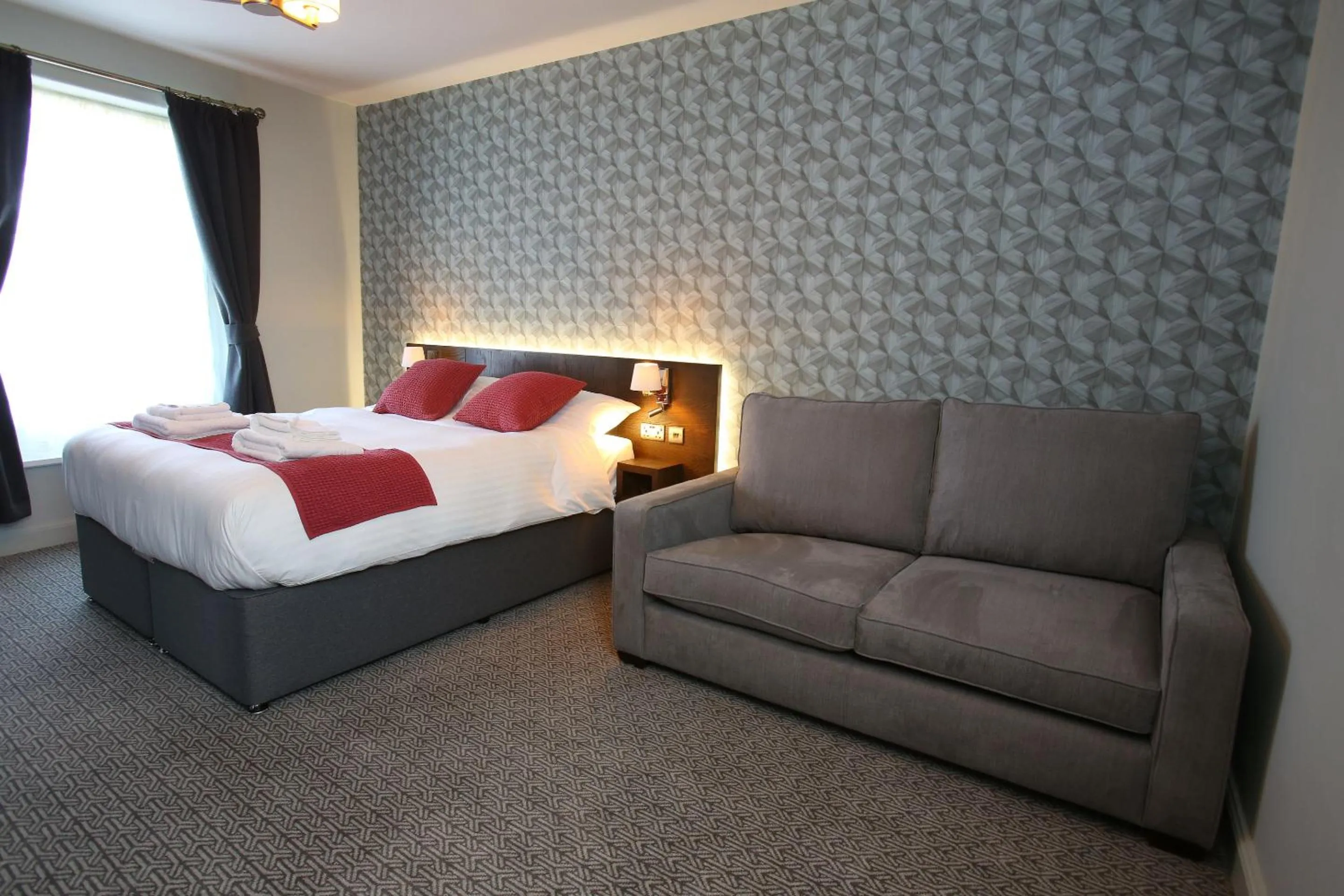 Deluxe Family Room in The Queens Head Hotel