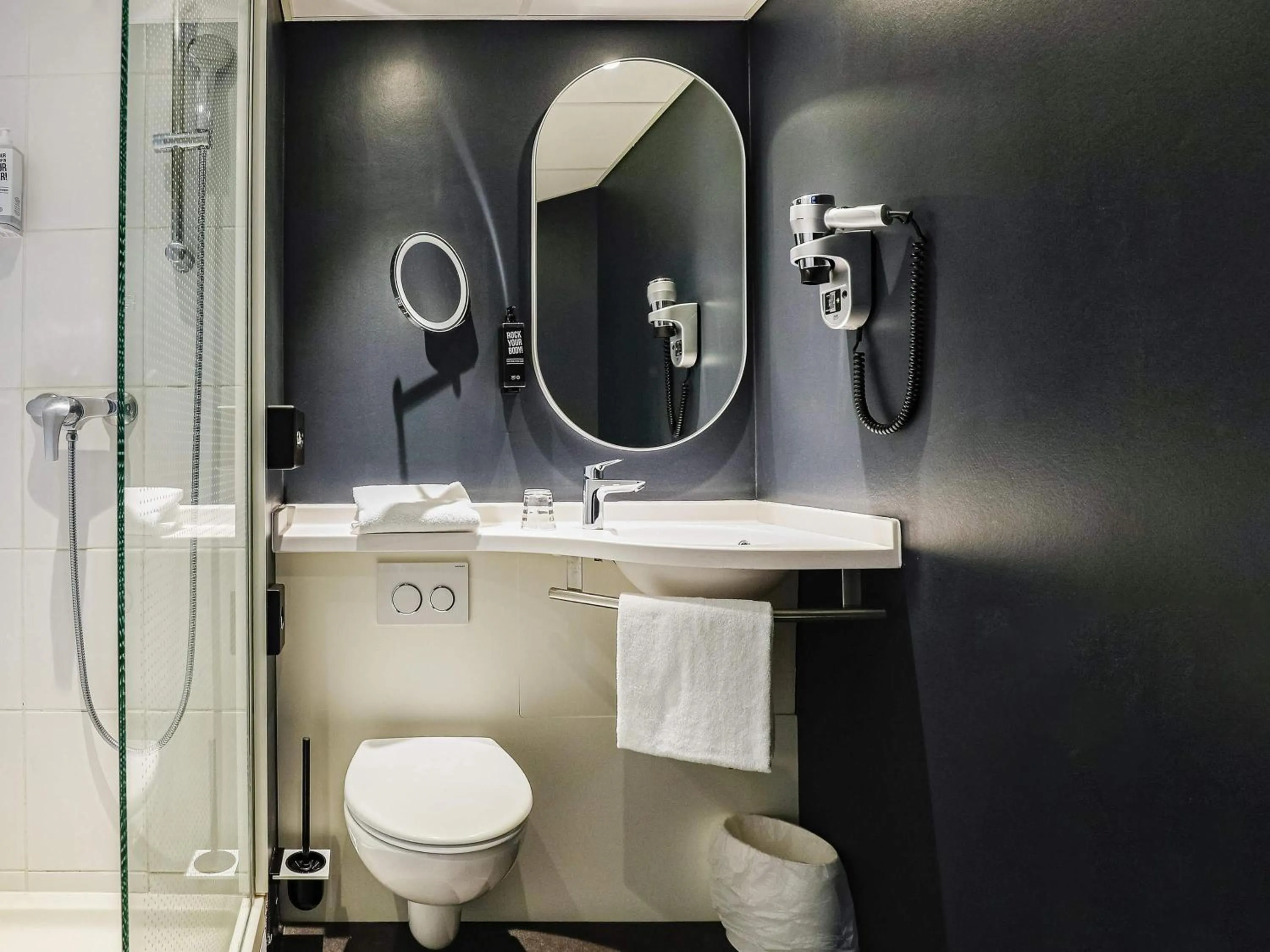 Twin Room in Ibis Luxembourg Airport