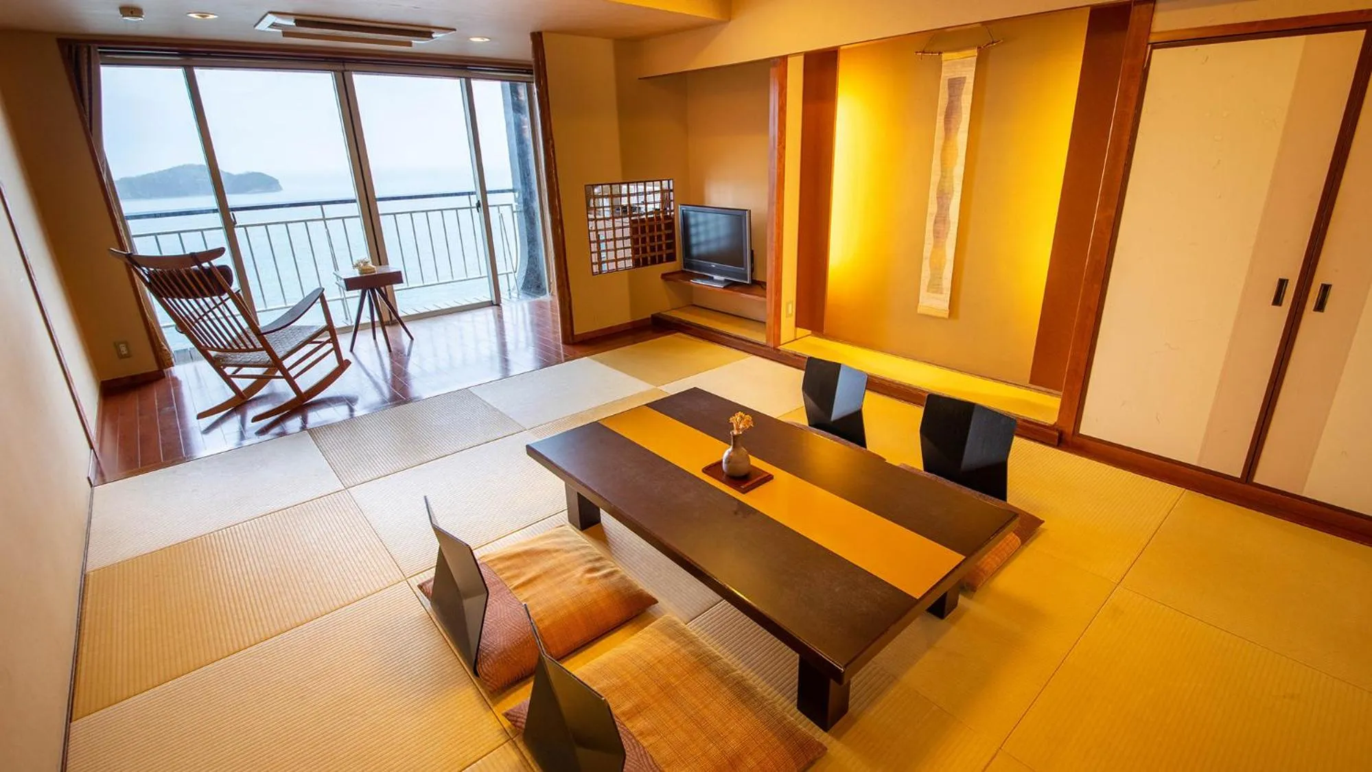 Deluxe Japanese-Style Room with Private Bathroom and Sea View in Tenku Hotel Kairo